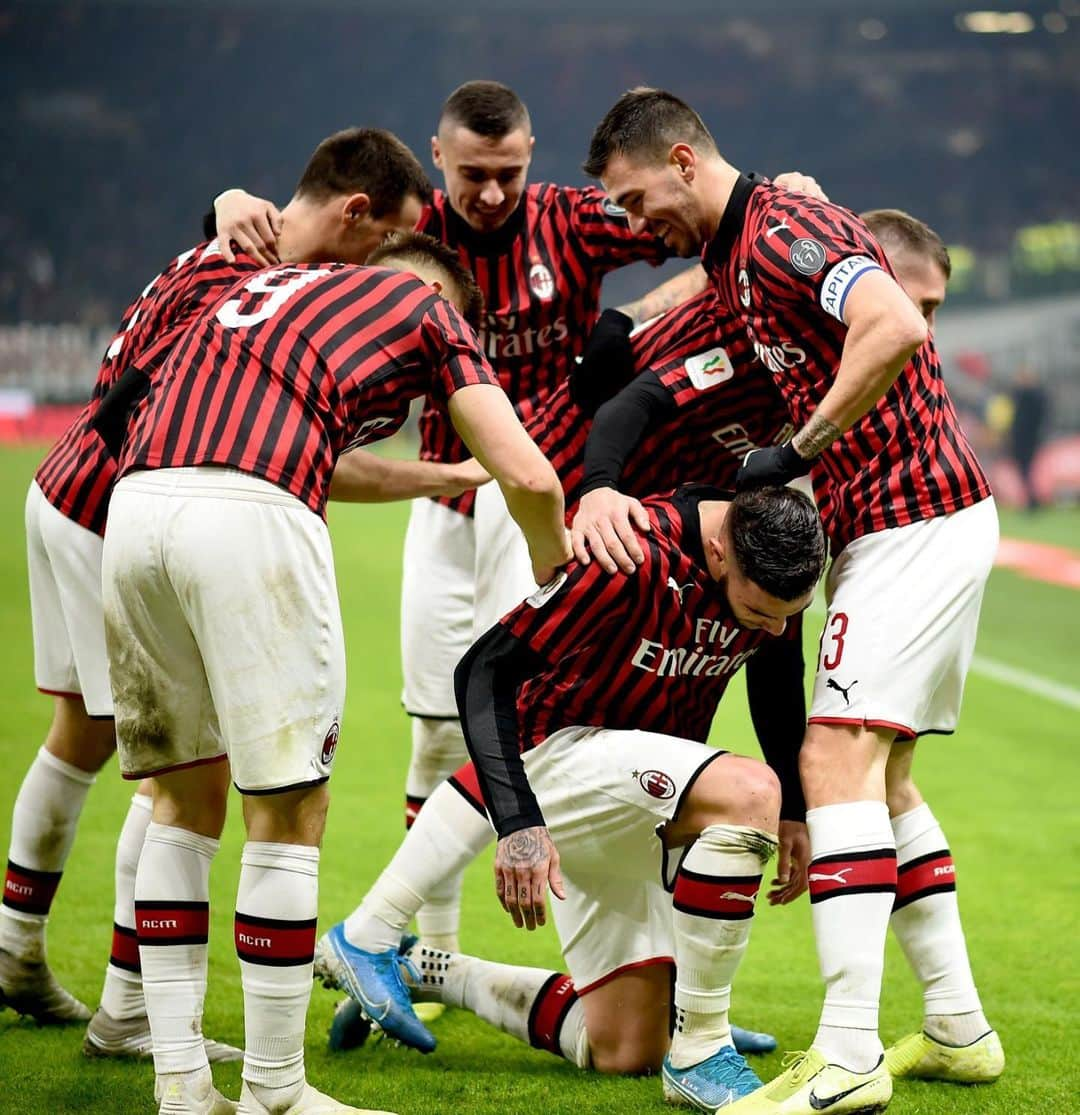 ヘスス・フェルナンデス・サエスさんのインスタグラム写真 - (ヘスス・フェルナンデス・サエスInstagram)「Grazie ragazzi 🙏🏼🔴⚫ #timcup #sansiro 🎱」1月16日 5時18分 - suso