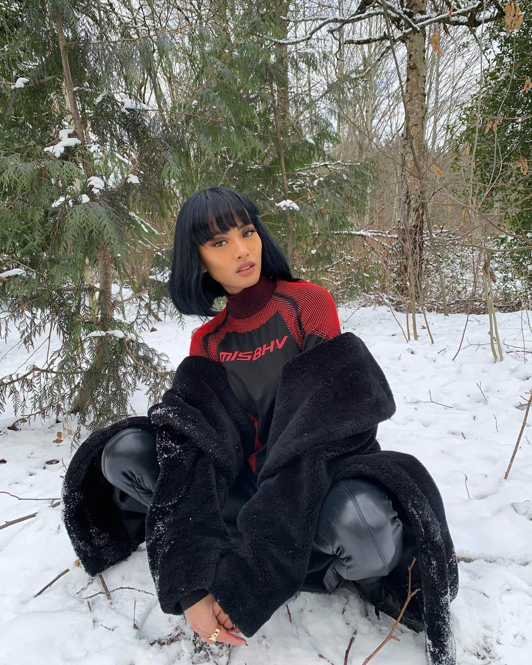 エマリン・エストラーダさんのインスタグラム写真 - (エマリン・エストラーダInstagram)「I brought the snow with me 🌬🌬 it was cute until my ears almost froze off my face 😬」1月16日 5時22分 - emmalynestrada