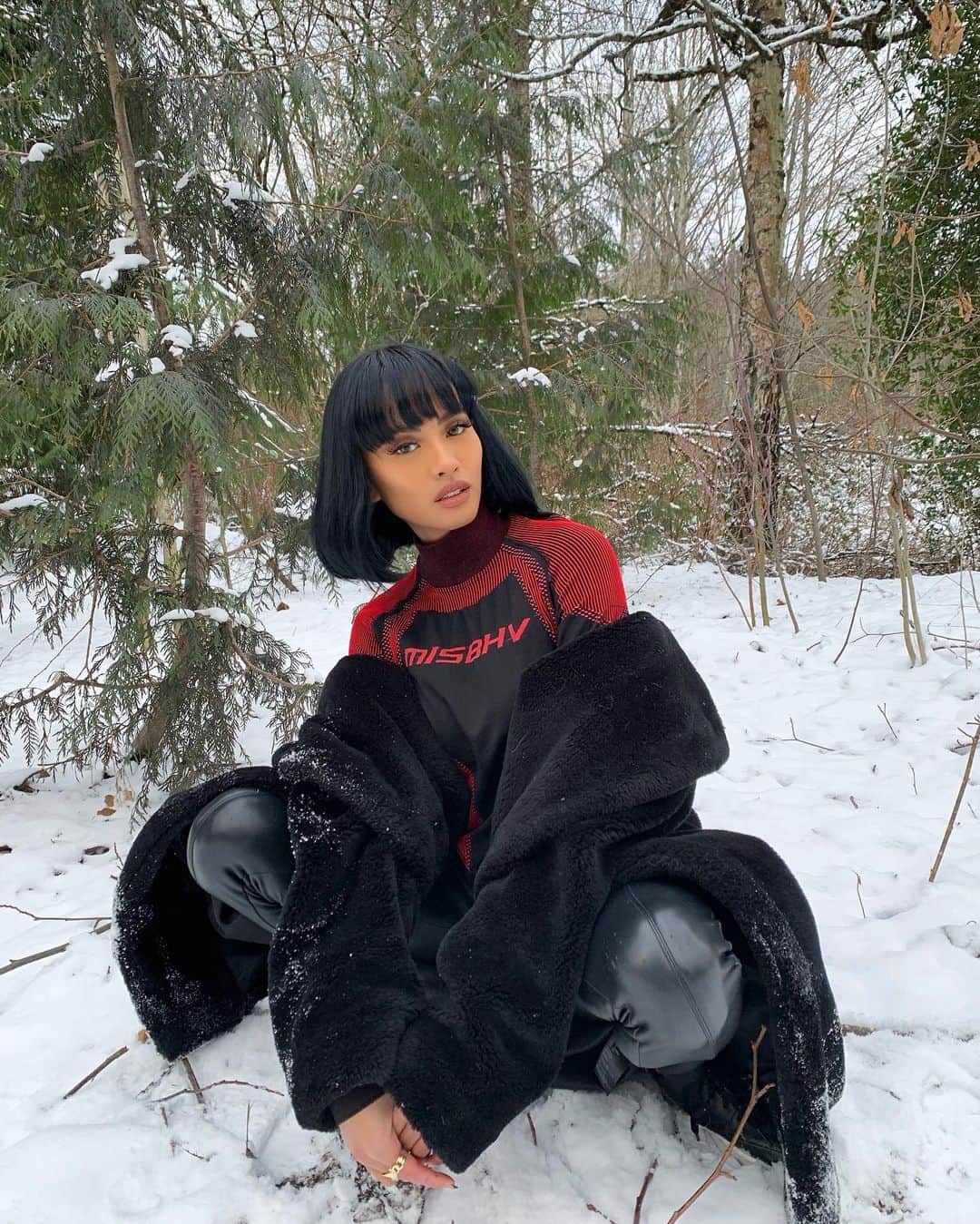 のインスタグラム：「I brought the snow with me 🌬🌬 it was cute until my ears almost froze off my face 😬」