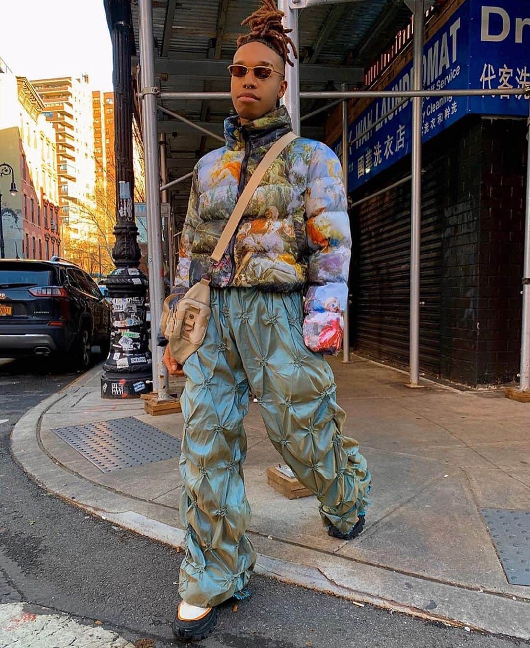 ジョージジーナ&ルーシーのインスタグラム：「@ziggymackjohnson with our Zoomy - Click to shop 🤎 • • • • • #georgeginalucy #gglsquad #bag #newyork #outfit #fashion #streetwear #streetfashion #streetstyle #35mm #hypebeast #highsnobiety #hsstyle #snobshots #basementapproved」