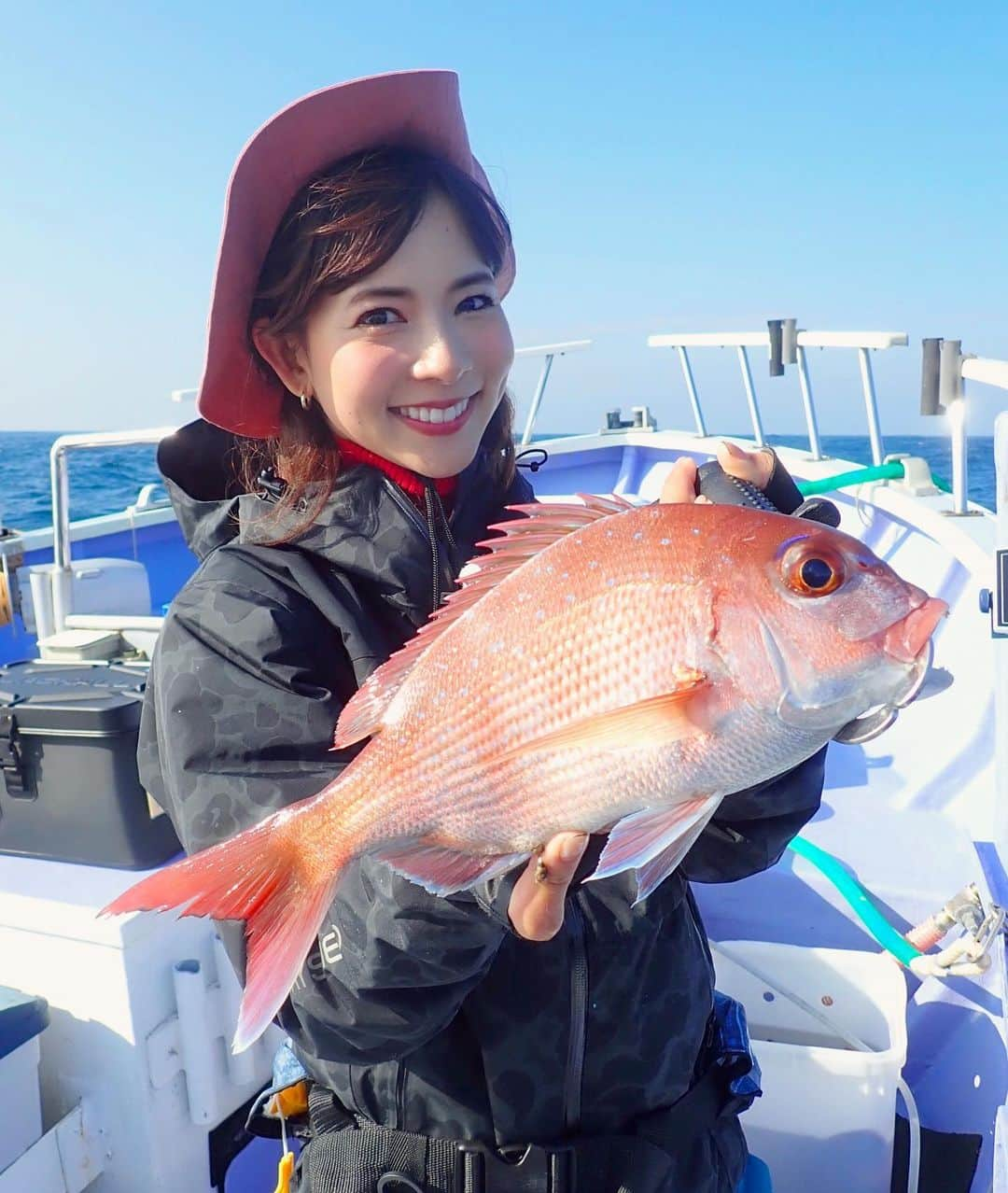 阪本智子さんのインスタグラム写真 - (阪本智子Instagram)「🐟♡ いよいよ!! 明日から✨3日間✨ パシフィコ横浜 展示ホールにて 『釣りフェスティバル 2020  in Yokohama』が開催されます💙 お時間のある方はぜひ遊びに来てね❁¨̮ ・ 私のスケジュール載せておきます★ 1/17(金) 15:45~16:25 メインステージ 「レディーストークショー」MC 1/18(土) 10:00~10:30 釣りビジョンブース 「レディーストークショー」 11:30~12:00 シマノブース サイン会 13:30~14:00 シマノブース サイン会 1/19(日) 11:30~12:00 シマノブース サイン会 13:30~14:00 シマノブース サイン会 ＊ #fishingshow #fishingfestival #fishing #redseabream #redsnapper #shimano #釣りフェスティバル2020 #釣り #釣り女子 #シマノ #阪本智子 #真鯛」1月16日 6時01分 - tomoko_sakamoto423