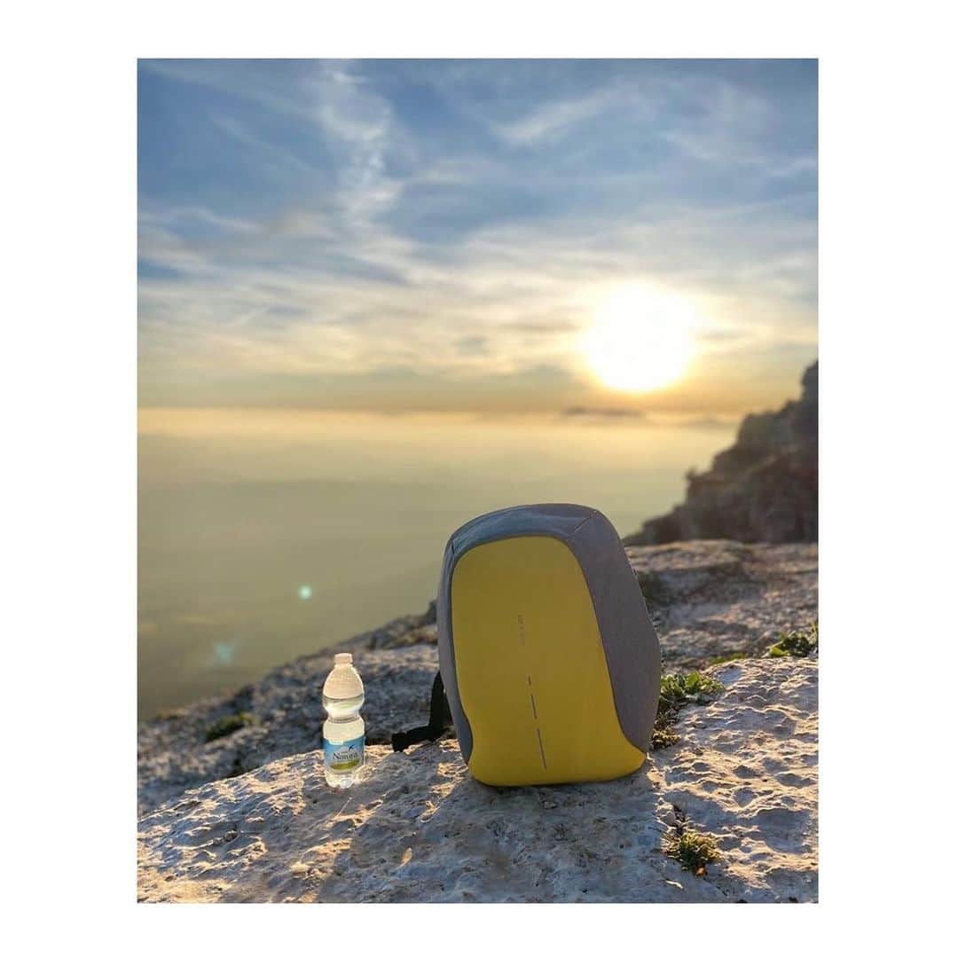 XD Designさんのインスタグラム写真 - (XD DesignInstagram)「The Bobby Compact in Primrose Yellow 💛 — shot at the perfect moment by @lights_catch 🙌 ⠀⠀⠀⠀⠀⠀⠀⠀⠀ ⠀⠀⠀⠀⠀⠀⠀⠀⠀ #MadeforModernNomads ⠀⠀⠀⠀⠀⠀⠀⠀⠀ • • #xddesign #bobbybackpack #xddesignbobby #bobbycompact #antitheftbag #antitheftbackpack #usbbag #antitheft #travelers #packandgo #travellifestyle #travelgear #photooftheday #globetrotter #modernnomad #lifeontheroad #gotyourback #travelmore #digitalnomad #doyoutravel #thetraveltag #adventuretraveler #passportlife #travelbuddy #travelcommunity #adventurers #view #sunrise」1月16日 6時14分 - xddesign