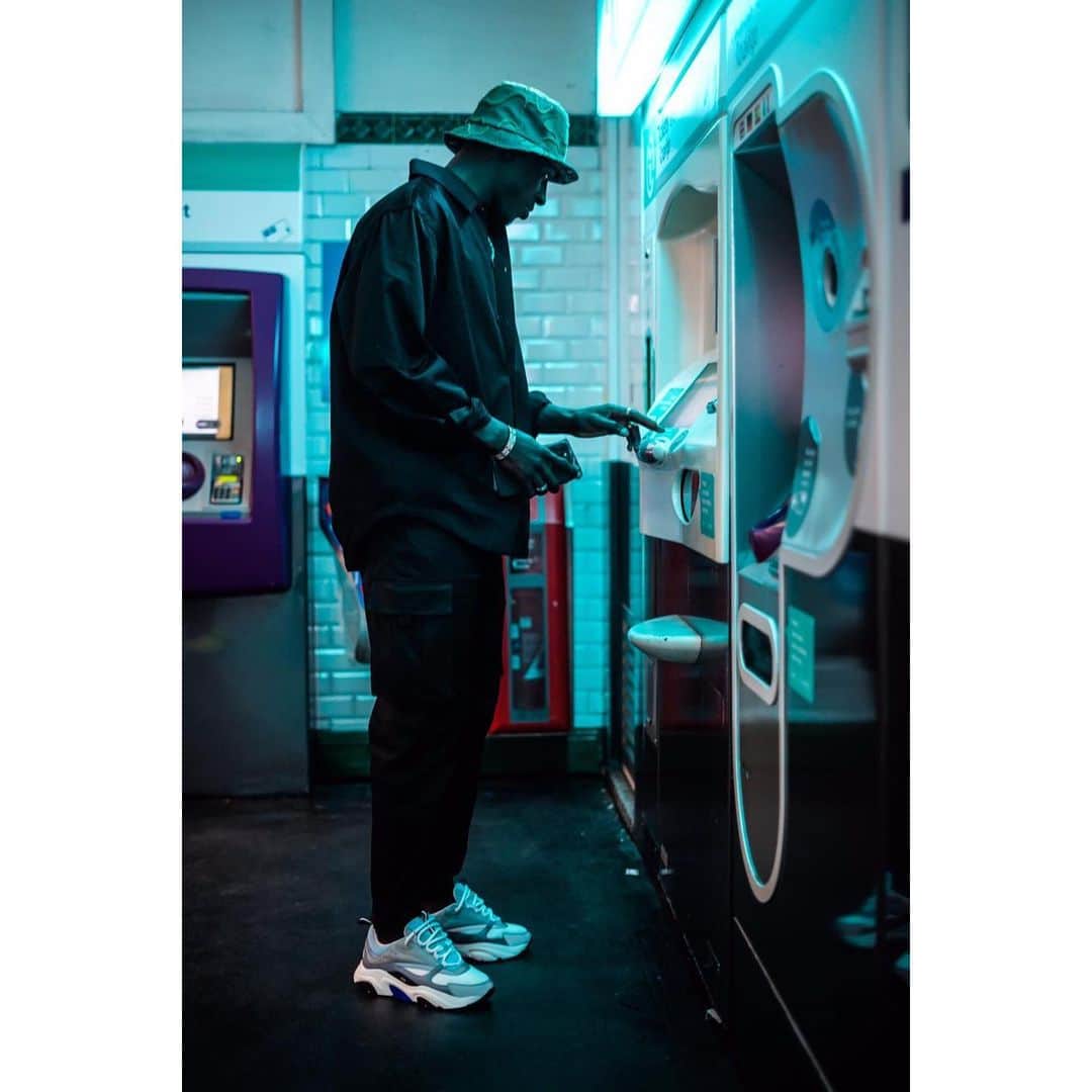 バンジャマン・メンディのインスタグラム：「Back to basics 🚇 #MetroBendoDodo」