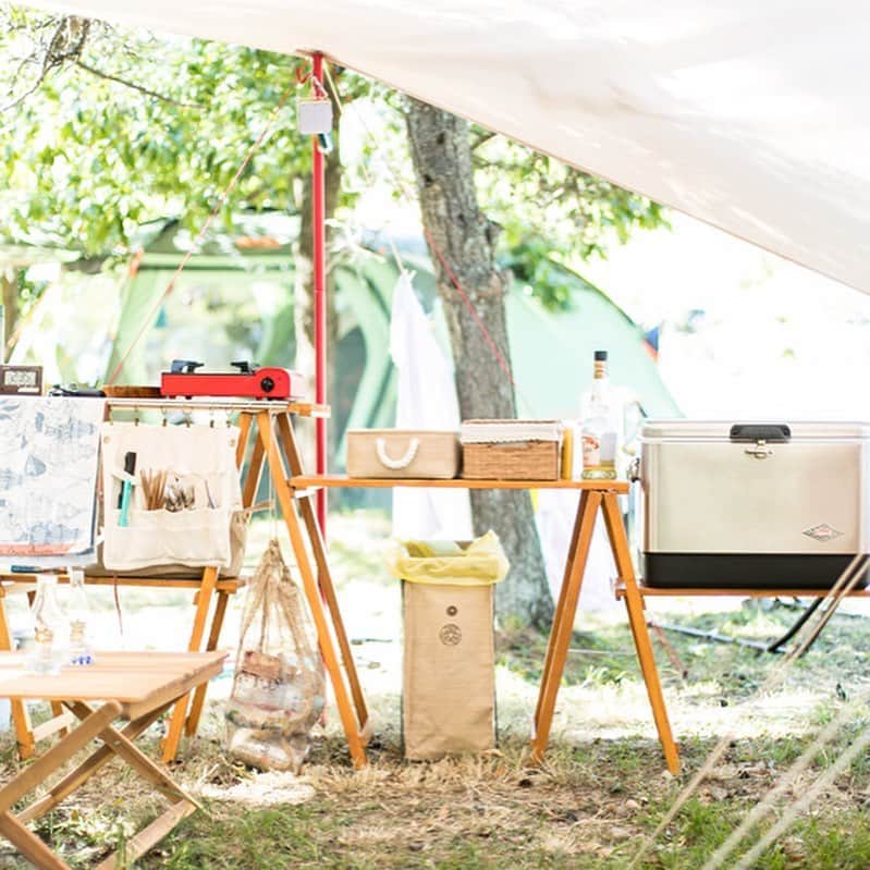 キャンプ情報サイト［ランタン］さんのインスタグラム写真 - (キャンプ情報サイト［ランタン］Instagram)「CAMP SMILE STYLE ／ コットン素材のテントと タープがお気に入り ＼ いろんなキャンパーのキャンプスタイルを現地取材と一般キャンパーからの投稿で数多く掲載してます。 . . 詳しくは @lantern.camp  webサイトをご覧ください . . #camp #camping #outdoor #travel #trip #lantern_smile #nature #キャンプ #キャンプ用品 #アウトドア #テント #自然 #旅行 #キャンプ初心者  #キャンプ好きな人と繋がりたい #マキノ高原キャンプ場 #ノルディスク #ウトガルド #スチールベルトクーラー #ファミリーキャンプ #ファミキャン」1月16日 17時53分 - lantern.camp