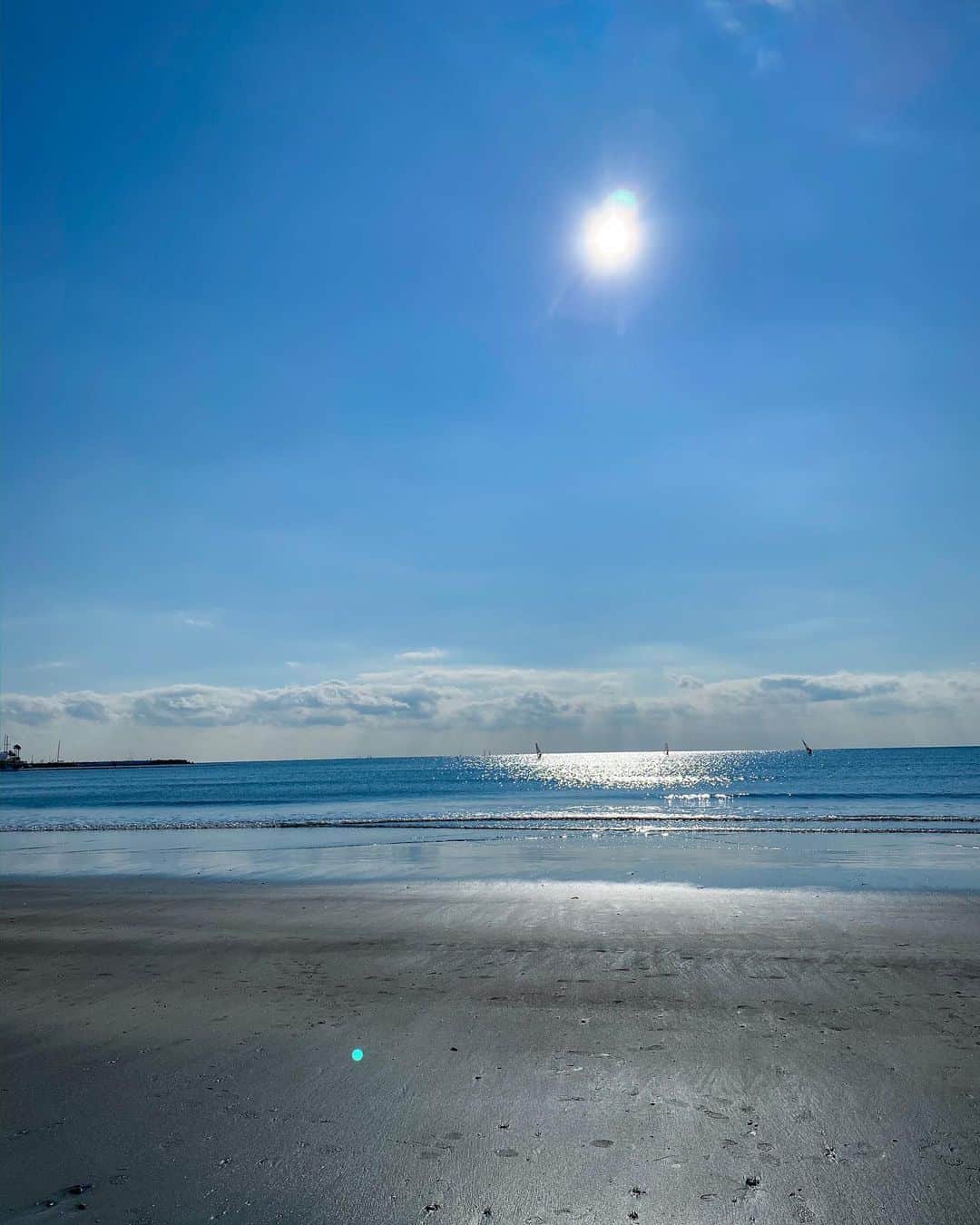 Ayaさんのインスタグラム写真 - (AyaInstagram)「昨日の逗子海岸🌊 綺麗やったから思わず📸✨ 3月は暖かい所へ旅行にいきたいな🧡👨‍👩‍👦 #逗子#鎌倉#逗子海岸#海#sea#kamakura#zushi」1月16日 16時31分 - aya__fit