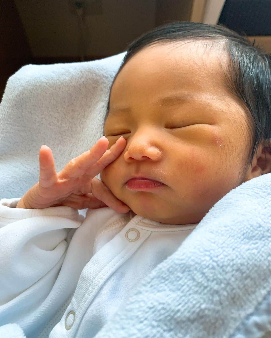 神田咲実さんのインスタグラム写真 - (神田咲実Instagram)「1月11日  我が一族に ニューフェイス誕生👶❤︎ * 毎日変わるその表情に イモはすでにめろめろですよ☺️❤︎ * #甥っ子#LOVE #baby#babyboy」1月16日 16時55分 - sakimikanda