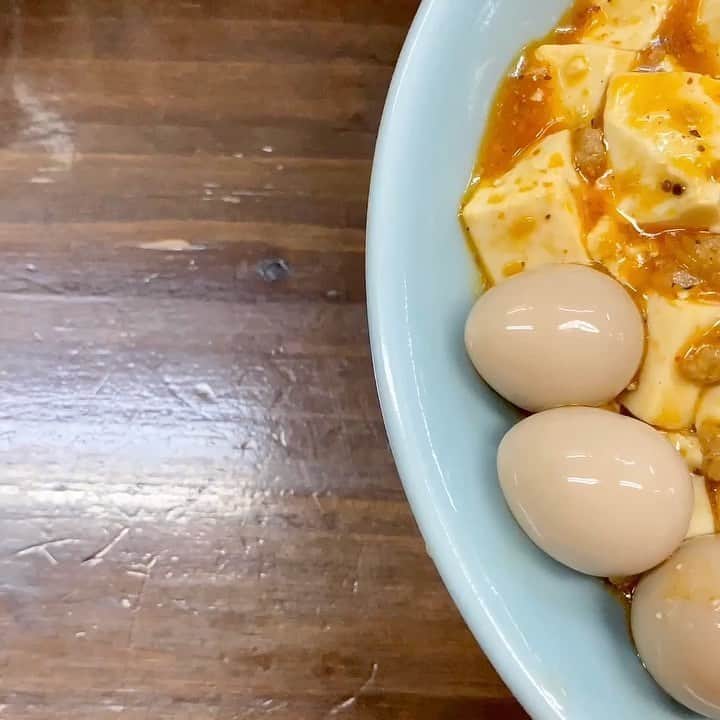 ナゴレコさんのインスタグラム写真 - (ナゴレコInstagram)「「マーボー麺」﻿ リポスト✒︎珍しいマーボー麺がいただけるラーメン店、麺屋 滝昇さんのマーボー麺🍜🍥🥚﻿ ﻿ 麺が見えないほどたっぷりのマーボー豆腐にずら〜っと並ぶうずら卵❗️👏🏻見ているだけでお腹が空いてきますね…🤤🍜﻿ ﻿ こちらのお写真のようにうずら卵を追加される方が多いようです👀🌟この艶やかさがなんとも美しいですね😎💯﻿ ﻿ マーボー豆腐に箸を入れると現れる、極太ちぢれ麺がまた食欲をそそります🔥🔥﻿ ﻿ リピーターも多いというこちらのマーボー麺、是非食べてみたいですね🤤🙏🏻🍜﻿ ﻿ @kou_suke_cafe さん、#ナゴレコ ありがとうございます⭕️﻿ ﻿ Repost @kou_suke_cafe・・・﻿ ﻿ ☆☆☆﻿ ﻿ 大人になりきってない俺がゆーのもなんだがっ(; ･`д･´)新成人の皆さん、おめでとうございますっ( ✧Д✧) ｶｯ!!﻿ ﻿ 栄では豪華な晴れ着姿の方が…なかなか良い眺めですっ(థ公థ｡)晴れやかなお顔にお似合いっ(๑•̀ㅂ•́)و✧﻿ ﻿ ここ名古屋では荒れる新成人は見かけませんでしたっ(; ･`д･´)﻿ ﻿ 思えば高校生の頃…歳上の遊び友達の女性がいましてっ( ✧Д✧) ｶｯ!!﻿ ﻿ その方が成人式で、晴れ着姿に欲情し、押せ押せムードで渋谷のホテル街へっ(; ･`д･´)悪代官並みに帯を、くるくるくるくるーーーーっとっ(థ公థ｡)﻿ ﻿ 事が済んだ後に…元の状態に戻す作業で喧嘩してっ(; ･`д･´)その日以来…会う事はなくなったのですっ(థ公థ｡)今思えば親御さんにも申し訳ないっ( ✧Д✧) ｶｯ!!﻿ ﻿ 今日もそれに似た事が起きてるのでしょうかっ( ✧Д✧) ｶｯ!!頑張れ新成人っ(๑•̀ㅂ•́)و✧﻿ ﻿ ☆☆☆☆☆☆☆☆☆☆☆☆☆☆☆☆☆☆☆☆☆﻿ ﻿ 【 麺屋 滝昇 】さん﻿ ﻿ あまりの美味しさに再訪したのですっ(; ･`д･´)お昼時ですが空いてますっ( ✧Д✧) ｶｯ!!﻿ ﻿ 前回のように券売機でうずらトッピングを2度押しっ(థ公థ｡)﻿ ﻿ マーボー麺﻿ TP うずら×2﻿ ﻿ 『え、うずらこんなに…』﻿ 『そう！あ、ツレも同じねー』﻿ 『あぁー、凄いですねぇ』﻿ ﻿ 困り果てた顔をする店主っ( ✧Д✧) ｶｯ!!前回と同じだが2人前だっ(థ公థ｡)今度は3人で行ったるかーっ(๑•̀ㅂ•́)و✧﻿ ﻿ しかし、なんであんなに困り顔なのか…もしかして喜んでるけどシャイなのかっ(థ公థ｡)﻿ ﻿ 一般家庭に近い辛くない麻婆豆腐の下には、太い太いそそり勃たないちぢれ麺っ( ✧Д✧) ｶｯ!!まぜそば的に頂きますっ( ´థ౪థ)﻿ ﻿ これ、マジ美味いっ( ✧Д✧) ｶｯ!!癖になる感じで年末に食べて早くもリピートっ(๑•̀ㅂ•́)و✧ご馳走さまでしたっ！﻿ ﻿ ☆☆☆☆☆☆☆☆☆☆☆☆☆☆☆☆☆☆☆☆☆」1月16日 17時01分 - nagoya_food