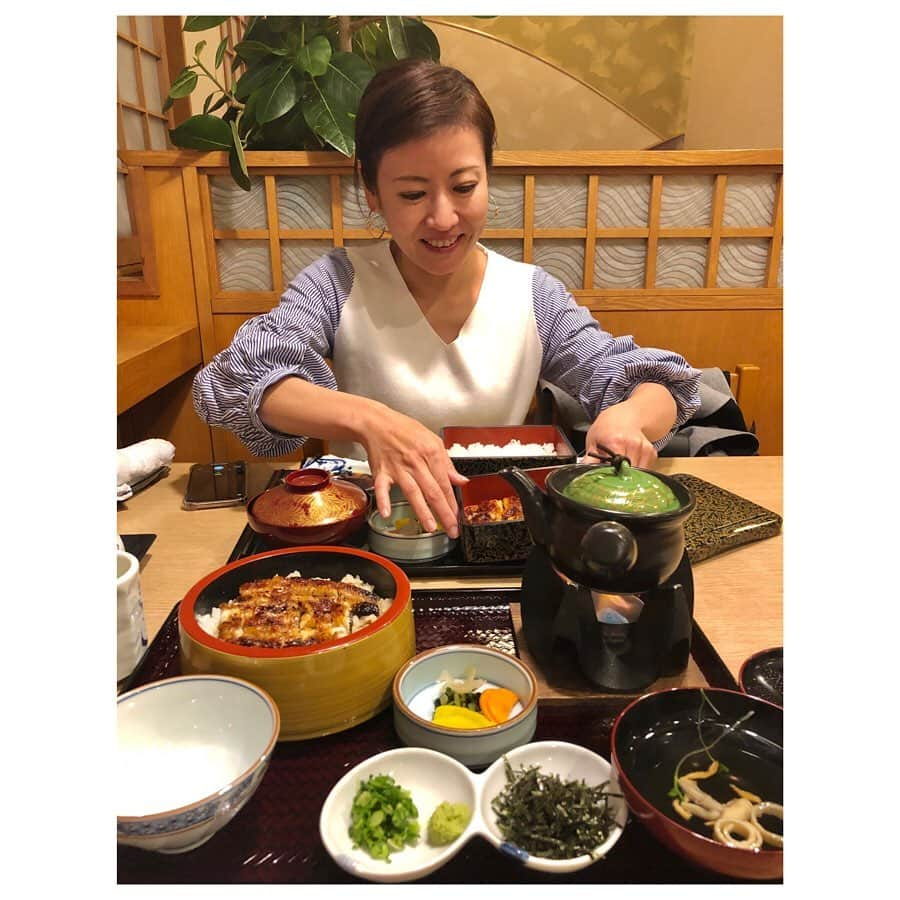 宮崎瑠依さんのインスタグラム写真 - (宮崎瑠依Instagram)「長崎で食べた美味しいもの✨  1枚目は長崎市内 思案橋横丁の満福というお店で食べた皿うどん✨ ここの皿うどんは、"カレー皿うどん"😍 どこか懐かしい昭和のカレー味が超ーーー美味しかった😚  2枚目は、島原で食べた姫松屋の具雑煮✨ 具雑煮は、島原名物ということで、お昼ごはんに具雑煮目指してドライブしたの🚘✨w お餅がたくさん入っているのですが、薄くて食べやすく、ペロッと完食🙌🏻 身体が温まって美味しかった〜✨. . 3枚目は諫早にあるうなぎ割烹 井出 の鰻🥰 諫早は、古くから美味しいうなぎ処として有名ということで…初日のお夕飯に食べました🙌🏻 鰻を前にニコニコしている彼女は、長崎在住の友人 あちゃです✨  どれもこれも美味しかった😙  長崎いいな。 またすぐ行きたい✨  #長崎旅行 #長崎グルメ #カレー皿うどん #具雑煮 #諫早うなぎ  #瑠依旅」1月16日 17時03分 - ruimiyazaki