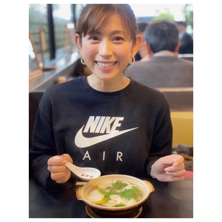 宮崎瑠依さんのインスタグラム写真 - (宮崎瑠依Instagram)「長崎で食べた美味しいもの✨  1枚目は長崎市内 思案橋横丁の満福というお店で食べた皿うどん✨ ここの皿うどんは、"カレー皿うどん"😍 どこか懐かしい昭和のカレー味が超ーーー美味しかった😚  2枚目は、島原で食べた姫松屋の具雑煮✨ 具雑煮は、島原名物ということで、お昼ごはんに具雑煮目指してドライブしたの🚘✨w お餅がたくさん入っているのですが、薄くて食べやすく、ペロッと完食🙌🏻 身体が温まって美味しかった〜✨. . 3枚目は諫早にあるうなぎ割烹 井出 の鰻🥰 諫早は、古くから美味しいうなぎ処として有名ということで…初日のお夕飯に食べました🙌🏻 鰻を前にニコニコしている彼女は、長崎在住の友人 あちゃです✨  どれもこれも美味しかった😙  長崎いいな。 またすぐ行きたい✨  #長崎旅行 #長崎グルメ #カレー皿うどん #具雑煮 #諫早うなぎ  #瑠依旅」1月16日 17時03分 - ruimiyazaki