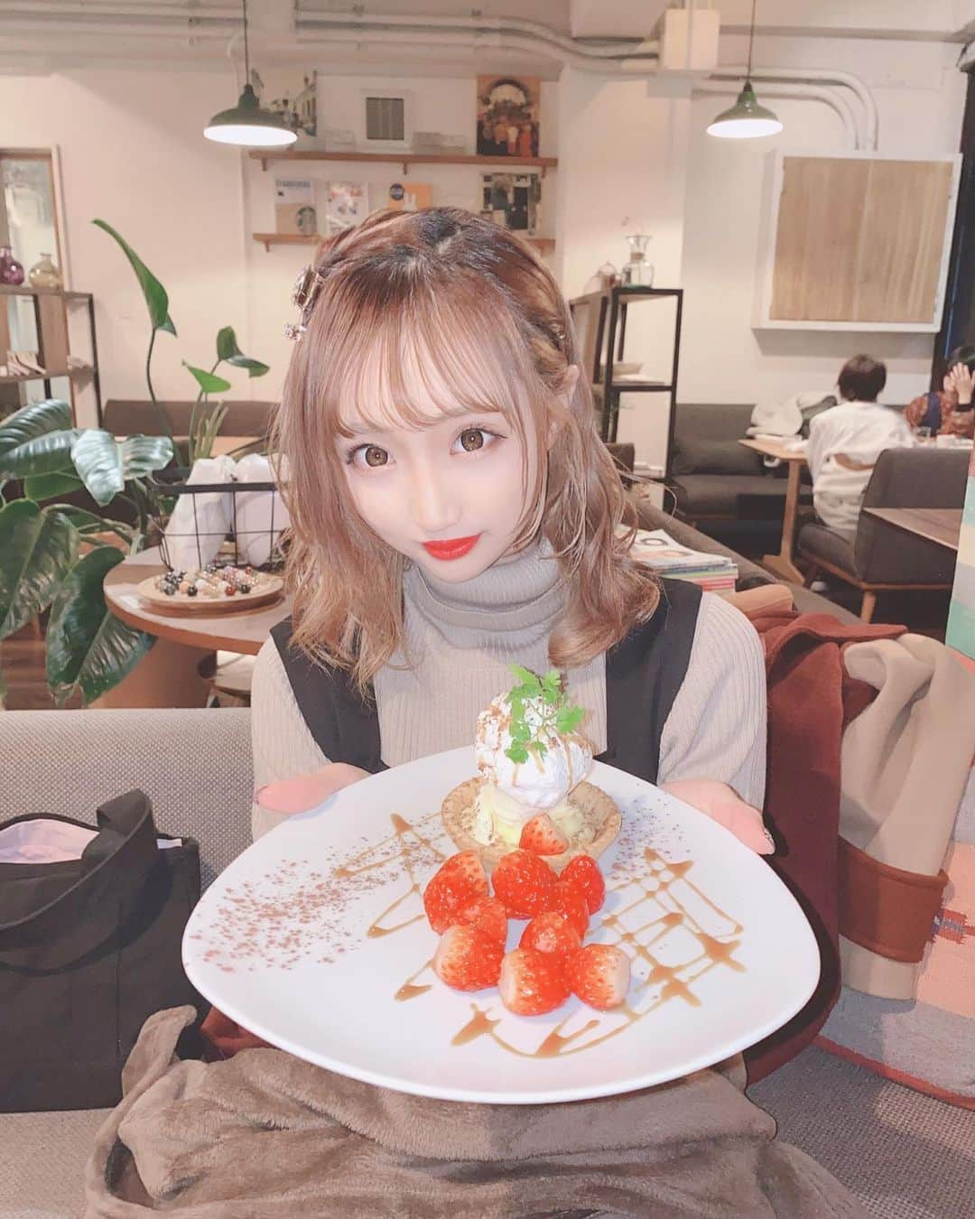 星野麻里愛さんのインスタグラム写真 - (星野麻里愛Instagram)「前髪薄い  #cafemolly #caféモリー  #カフェモリー #大須カフェ #大須cafe #名古屋カフェ #名古屋おすすめ#隠れカフェ#いちごとまりあ」1月16日 17時18分 - maria.pink28