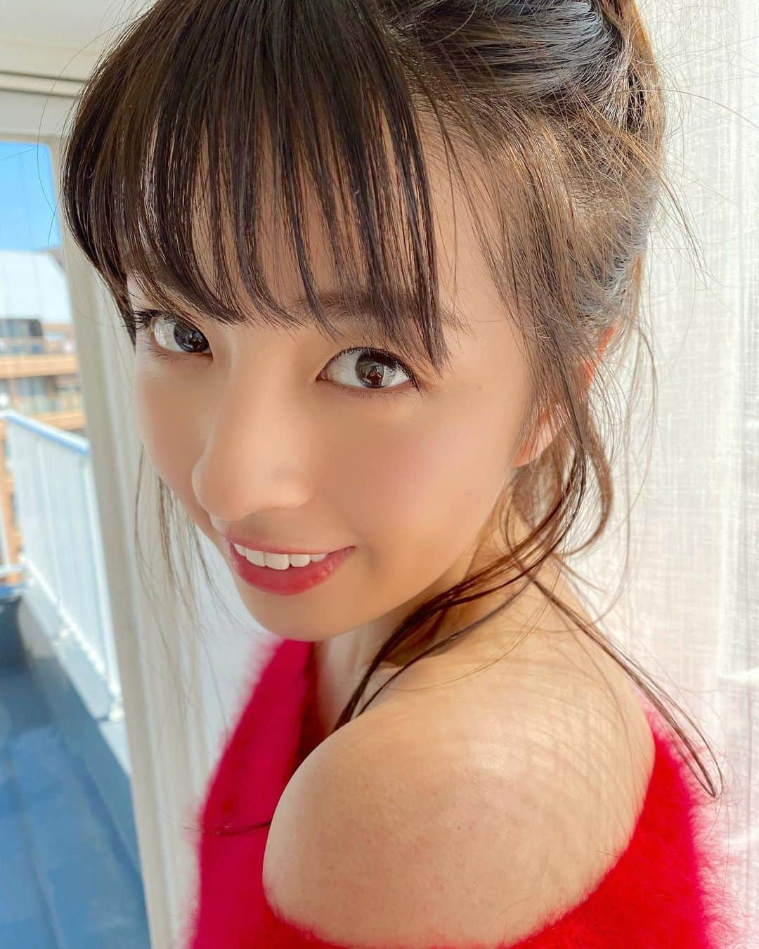 柳ゆり菜さんのインスタグラム写真 - (柳ゆり菜Instagram)「本日からラジオはじまります。 「#柳ゆり菜のシュッとしたいラジオ」 その名の通りシュッとしてません。 今後スマートなラジオを目指してます。 JFN PARKアプリできけます。 お便りなんかもぜひ！  テレ東ドラマ「ゆるキャン△」第2話も今夜25時〜。 お楽しみに！！ . . #YYSラジオ #ゆるキャン #マネージャー氏のオフショット」1月16日 17時20分 - yurinayanagi__