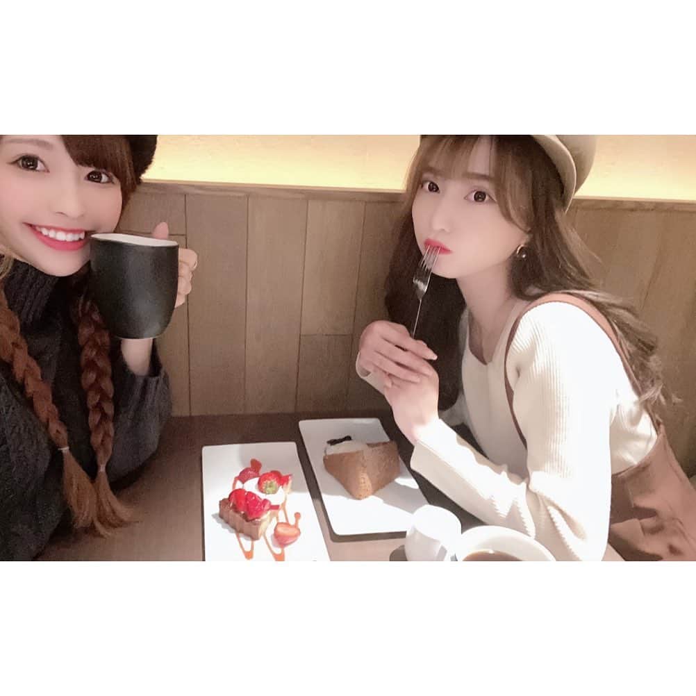 堀尾実咲のインスタグラム：「みるめろ新年会は美味しいケーキの会🐰🍰」