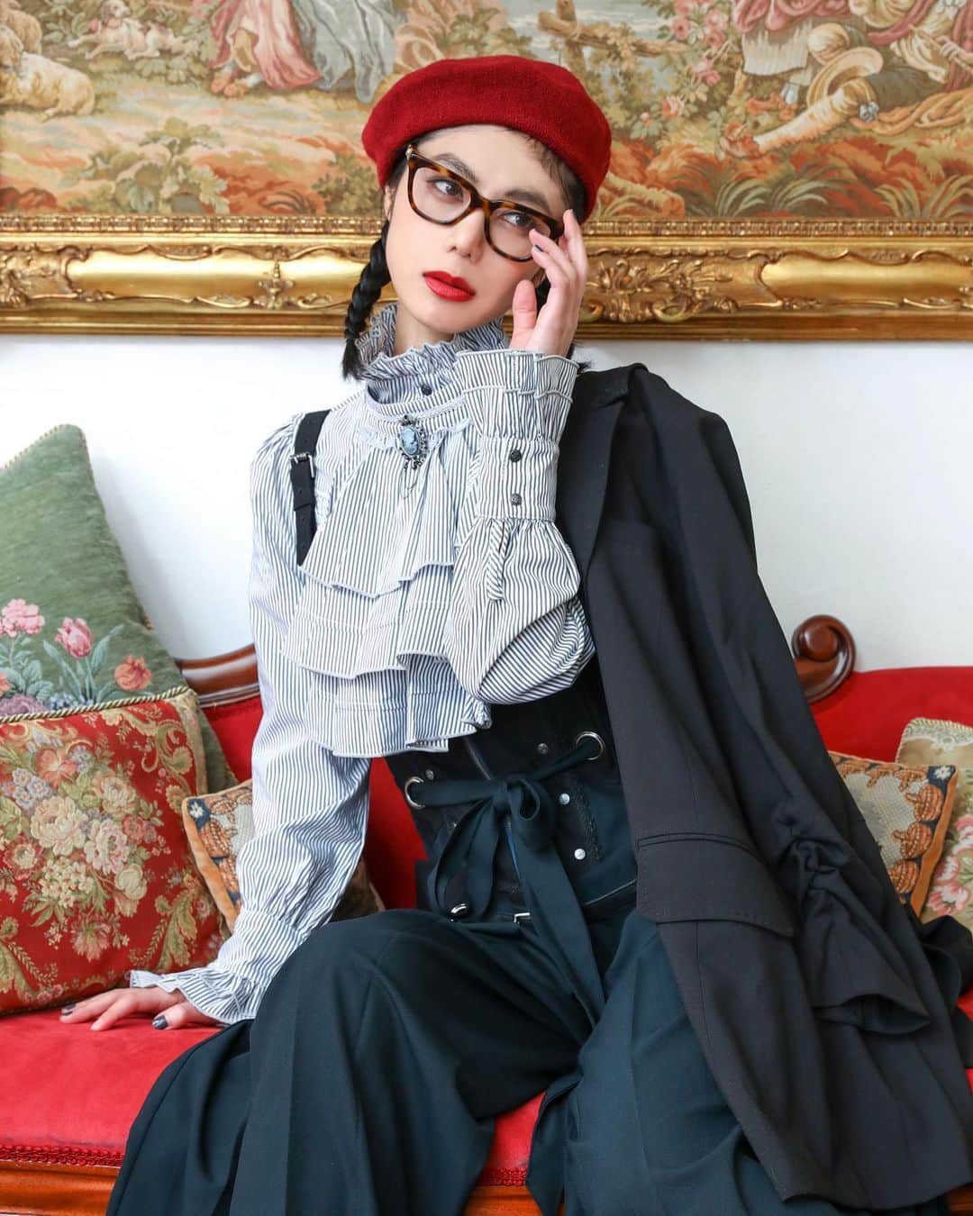 IZUMIさんのインスタグラム写真 - (IZUMIInstagram)「2020年一発目のお仕事は @ozzonjapan 🖤 眼鏡だけ私物です👓 このコーデかわいかった😙✌︎ #ozzon #ozzonjapan #fashion」1月16日 17時44分 - izuuumixxx