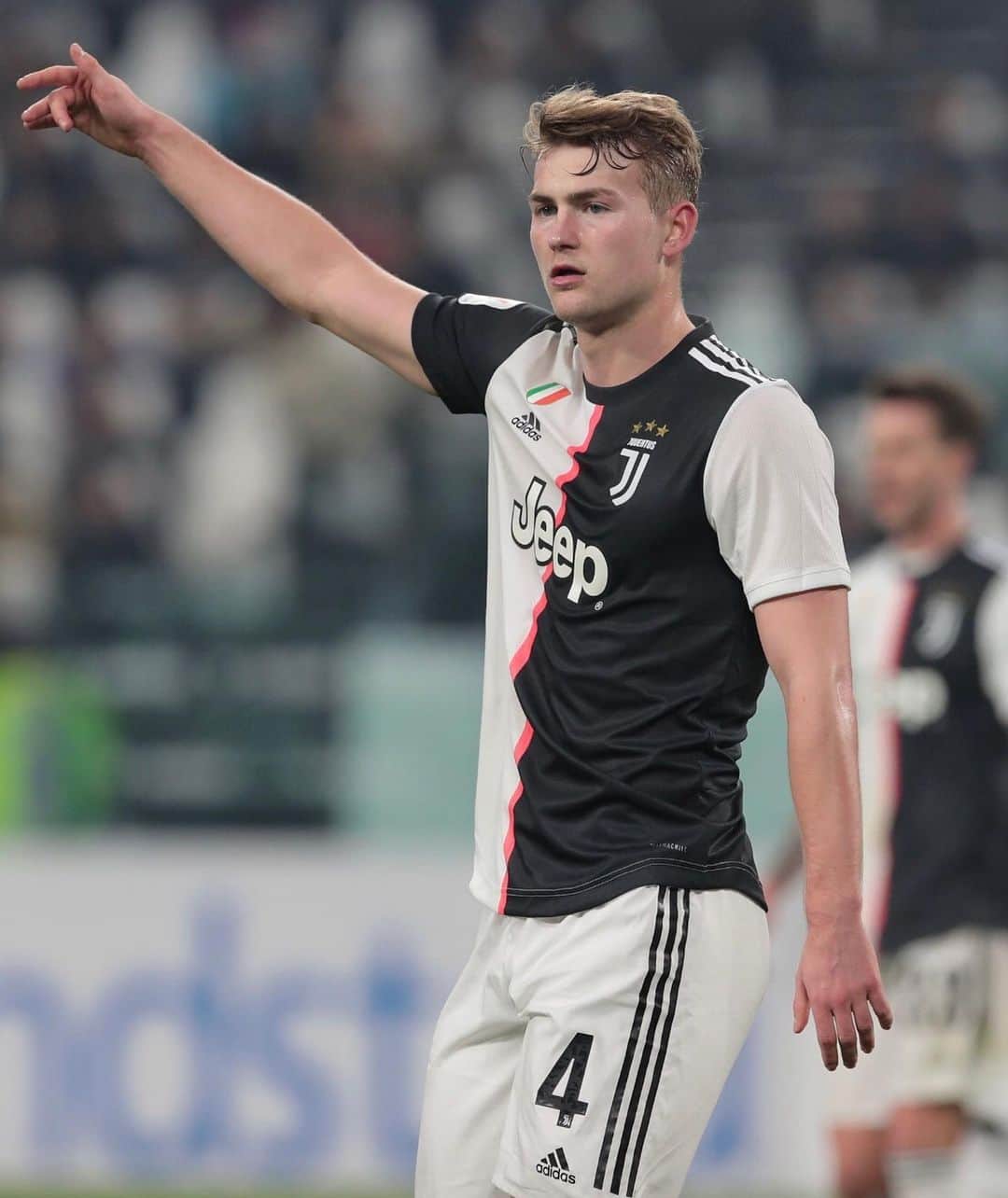 マタイス・デ・リフトのインスタグラム：「Next round ✅」