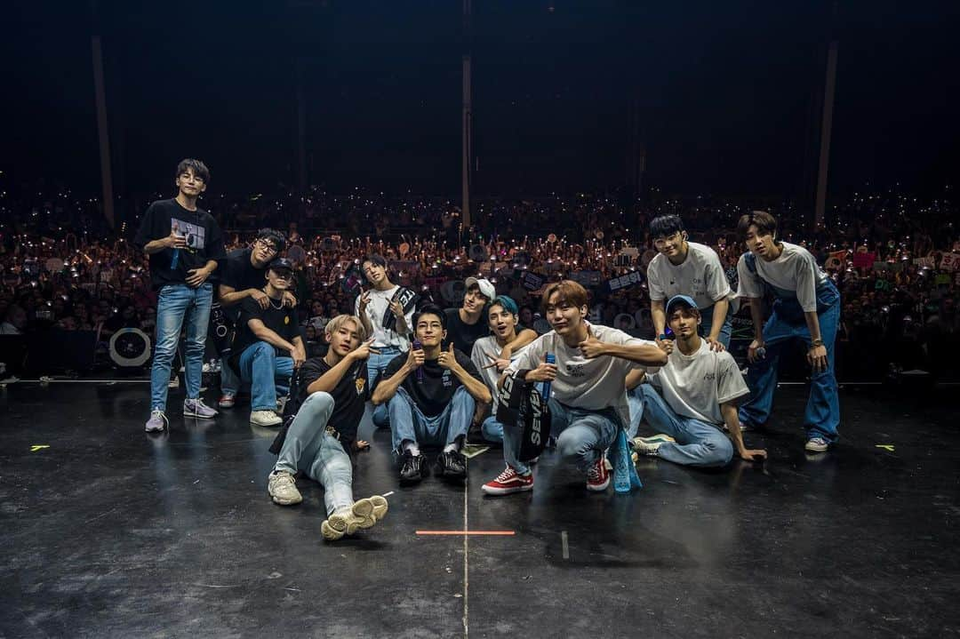 SEVENTEENさんのインスタグラム写真 - (SEVENTEENInstagram)「[17'S] SEVENTEEN WORLD TOUR [ODE TO YOU] IN DALLAS  We were happy to be with CARATs!  #ODETOYOUwithSVT #NowSVT」1月16日 9時02分 - saythename_17