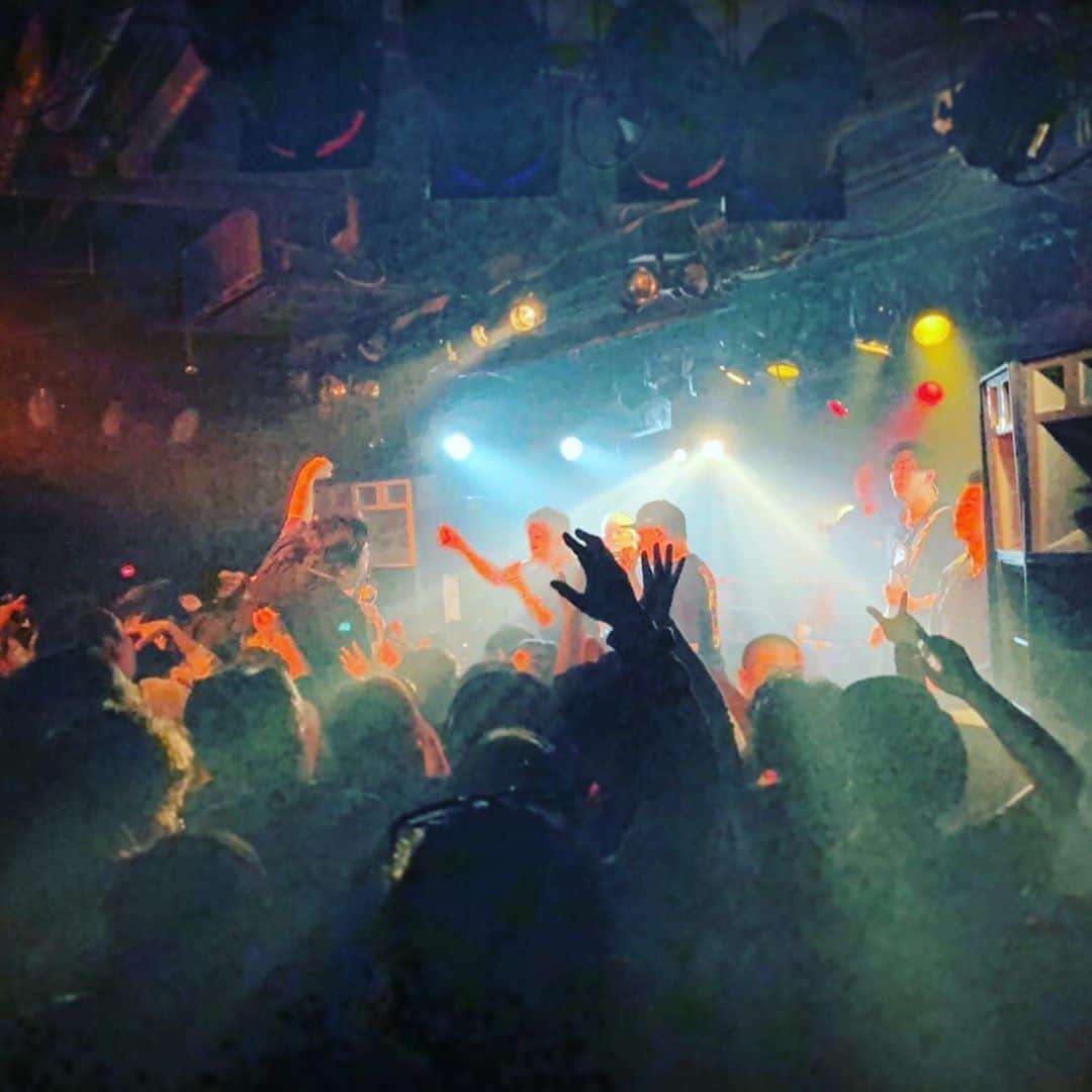 KAI_SHiNEのインスタグラム：「0113 極音TOUR #20 @名古屋Appollo base🌄 セミファイナル、熱い一日になりました。パワーもらったよ‼︎ Thanxxx‼︎🙌🙌🙌 ﻿ #山嵐 #knockoutmonkey  #極音tour #day20 #nagoya #apollobase #livehouse #live #life #vibe #tour #tourlife #journey #yamaarashi #感謝 #jp」
