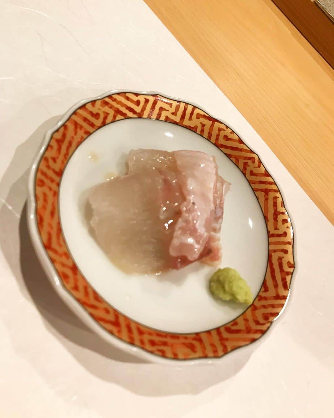 のインスタグラム：「1年ぶりに五徳へ🍣  カウンターのみの隠れ家お寿司屋さん🍣  店主は無口だけど、お寿司は絶品✨  #お寿司  #隠れ家寿司 #五徳 #鮨 五徳 #隠れ家 #隠れ家的なお店」