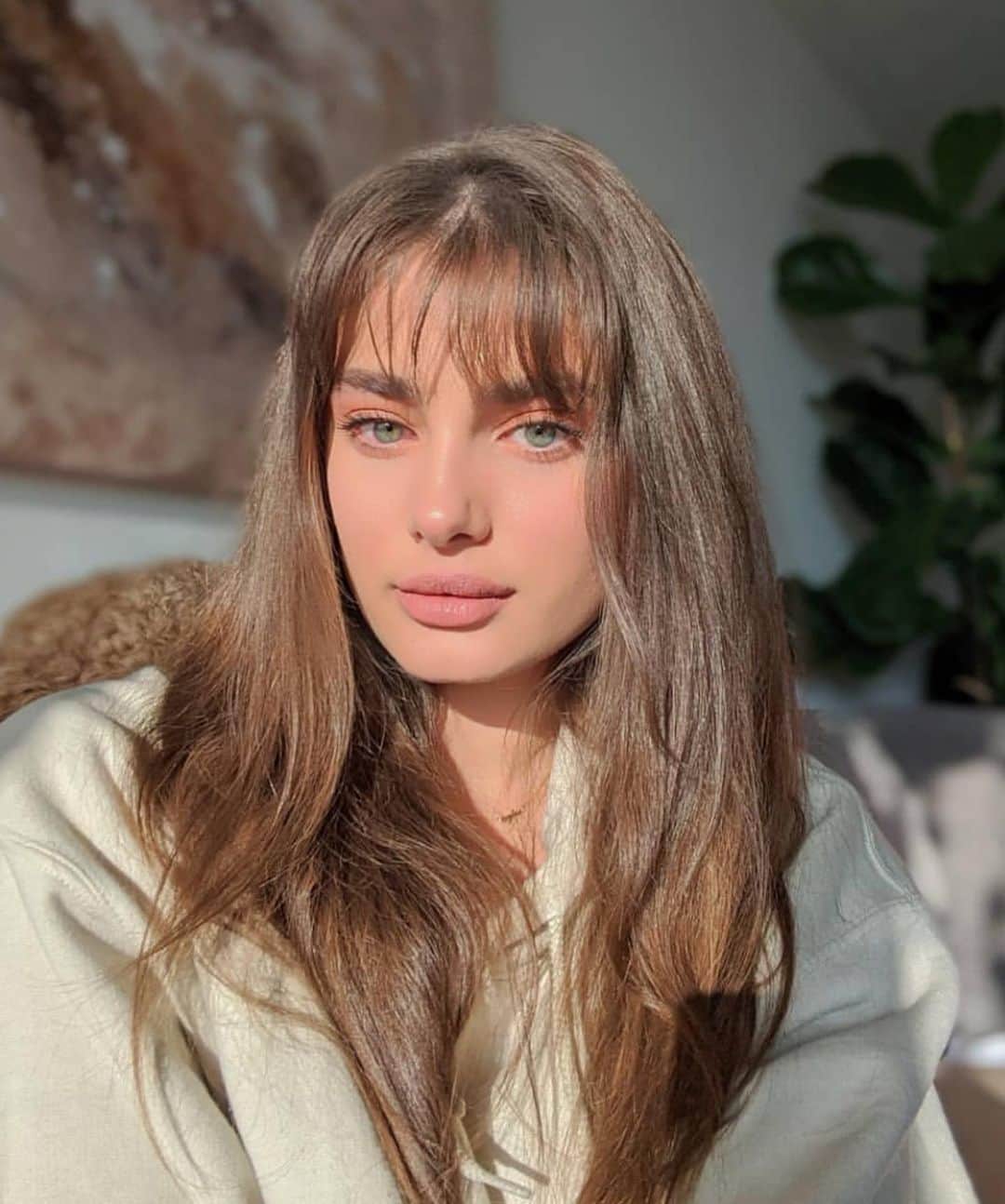 神能裕貴のインスタグラム：「🌫 Taylor Hill 🌫 テイラーの🆕ヘアーは薄めにつくった前髪. スタイリングは前髪をペタっとさせないのがポイントです！ このカラーも日本人だとブリーチが必要です！ 目を印象的にしてくれる前髪が素敵🌐」