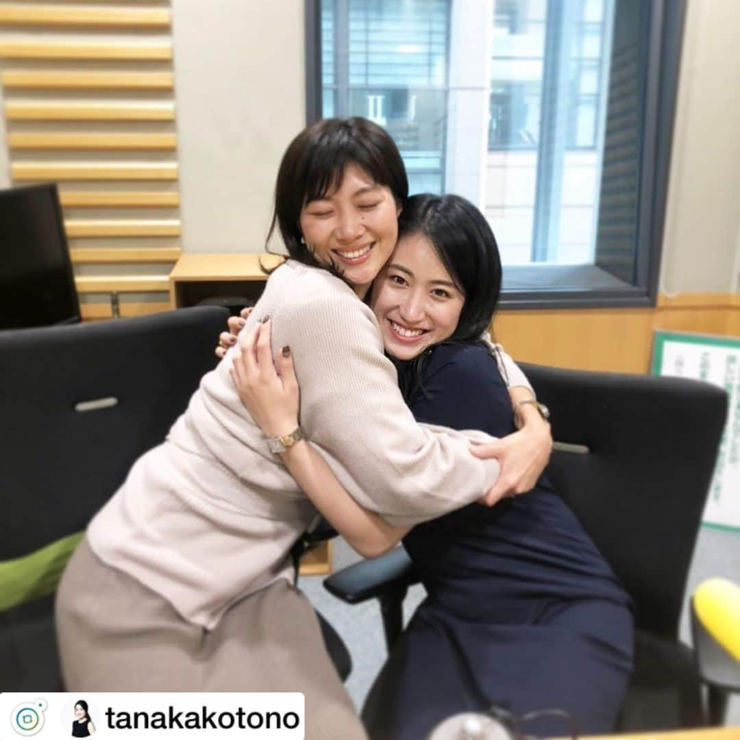 潮田玲子さんのインスタグラム写真 - (潮田玲子Instagram)「《Repost》 @tanakakotono 【女神たちのオリンピック】 ・ おはようございます☀ ・ プライベートでもご一緒させて頂いている潮田玲子さんのラジオにお邪魔してきました💓 いつも気さくで、憧れのねぇ様的存在の玲子さん。 とっても楽しいラジオ収録はあっという間でした🤭💡 ・ 2月3日〜7日ニッポン放送　 19:31 OA 予定です🙆‍♀️ ・ ・ #女神たちのオリンピック  #ラジオ  #バドミントン  #潮田玲子 さん #新体操  #rhythmicgymnastics  #フェアリージャパンpola  #田中琴乃  #大概玲子さんから5個下と言われる #意外と若いと言われがち  #平成生まれ です。笑  ようやく琴ちゃんは8個下だということを頭に叩き込みました笑笑 だって10代の頃から知ってて、琴ちゃん大人びてるしまだ20代って毎回会うたびに衝撃！笑笑 しっかり者で可愛い琴ちゃん😍❤️ オンエアはまた告知しまーす！」1月16日 9時59分 - reikoshiota_official