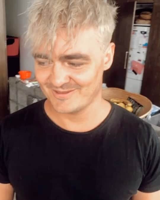 シェパードのインスタグラム：「We made one #tiktok video back in 2016 before it was a thing.... 4 years later and here we are 😹 give us a follow  @wearesheppard」