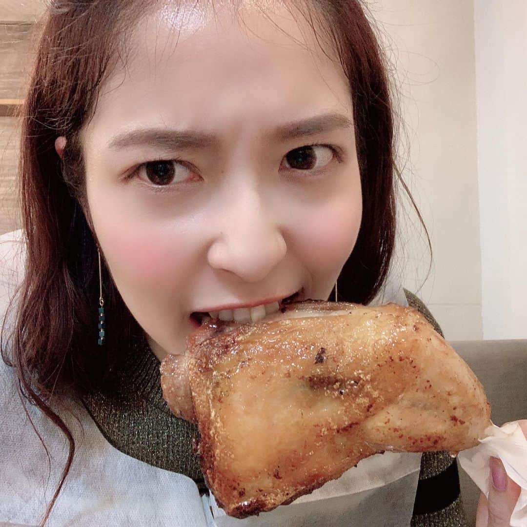 山下耀子さんのインスタグラム写真 - (山下耀子Instagram)「チキン！ . #横浜 にある #香川 の #骨付鳥 のお店 #一鶴 です！ 久々に食べたら安定の美味しさで秒でなくなった…あれ今さっきまで目の前にあったのに…みたいな。 骨がついたお肉は特に美味しく感じるな、わいるどぅ . 一鶴食べる時は #おごっつぉ （ご馳走）の場合が多いから食べると贅沢な気分になります🤤」1月16日 10時15分 - twinkleyesy