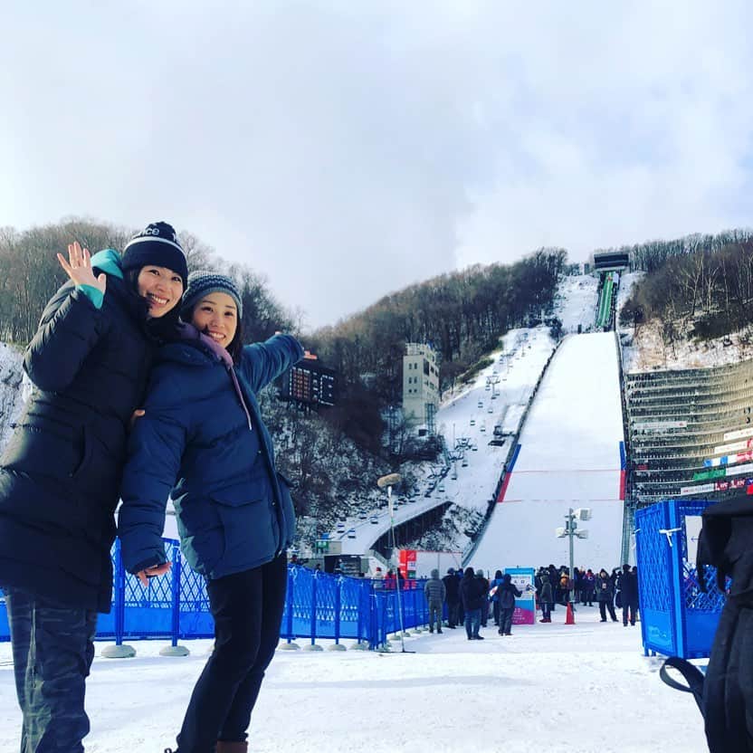 伊藤みきのインスタグラム：「先週末、スキージャンプ女子ワールドカップ観戦に行ってきました〜🎿 いつものあゆかちゃん @takeayu123 と🙂🙃 #大倉山ジャンプ競技場 #スキージャンプ #sapporo #hokkaido」