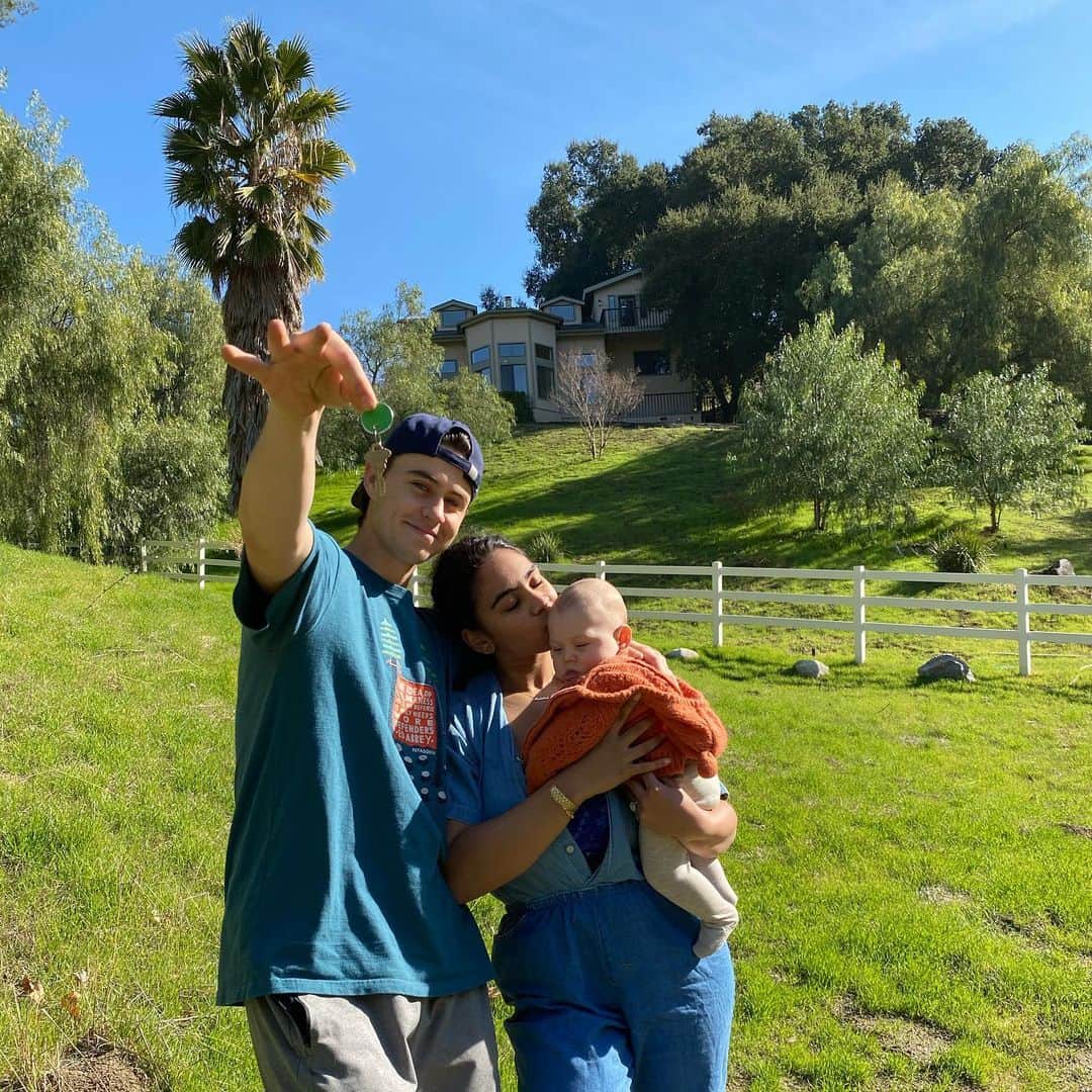 ナッシュ・グリアのインスタグラム：「new crib who dis 🔑」