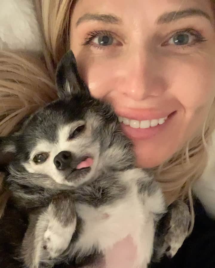 トリー・ウィルソンのインスタグラム：「. In case ya need a reason to smile today.😇」