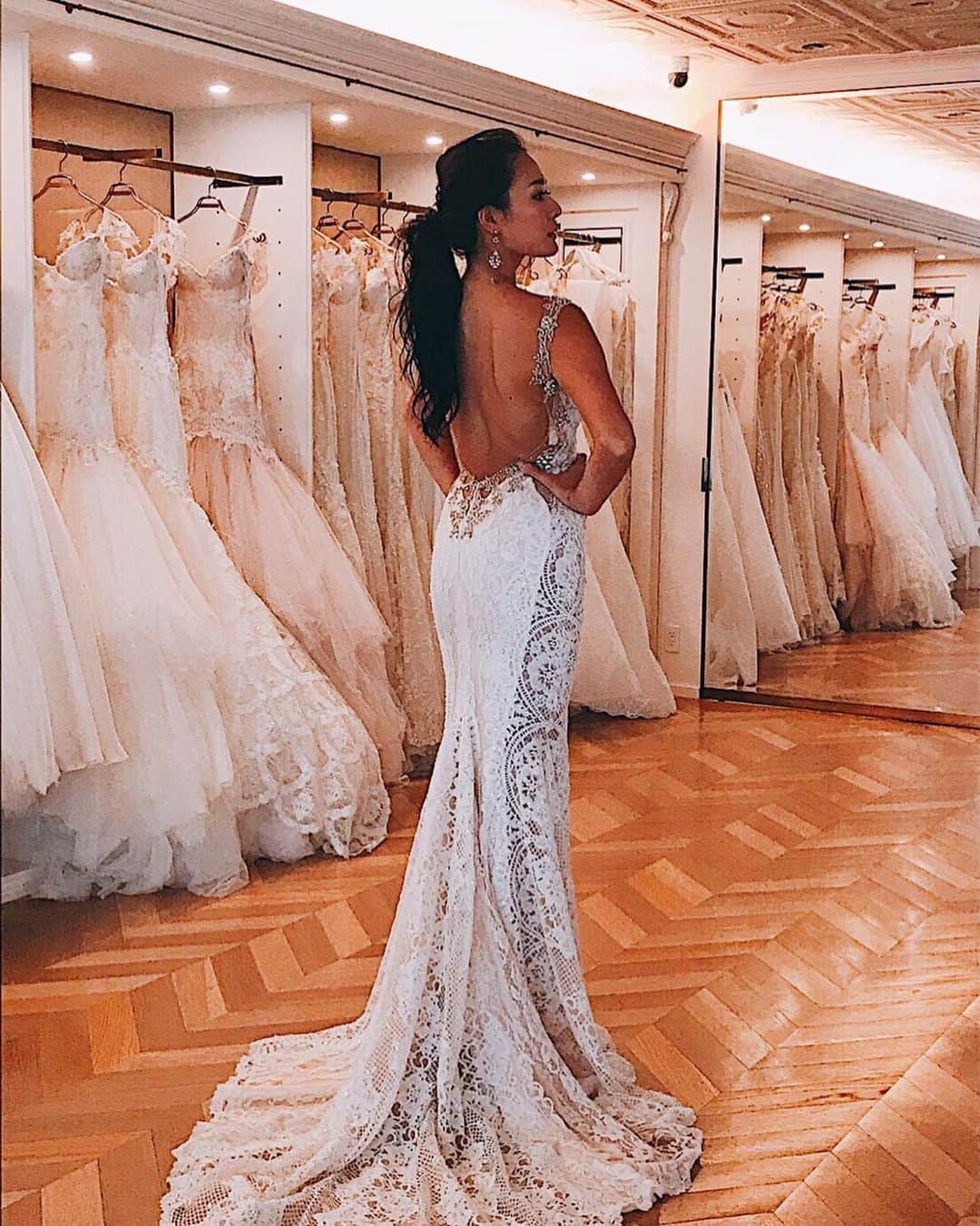 結子さんのインスタグラム写真 - (結子Instagram)「わたし自身もショーや撮影で着させていただいている、世界中の花嫁から大人気の @galialahav 👰✨ とにかくラインが綺麗でわたしもどのドレスを着ても惚れ惚れしてます♥️ .  1/31（金）〜2/2（日）にMAGNOLIA WHITE omotesandoで、Galia Lahavのトランクショーが開催されるみたいです✨2年ぶりにGalia Lahavさんご本人が来日されます🇯🇵 ﻿ 今回のトランクショーに参加される方は、1/31のGalia Lahav本人による最新コレクションのプレゼンテーションにも参加できるらしいよ♥️ わたしも当日は参加します^ ^ 楽しみ💕 ﻿ 詳しくは  @magnoilawhite_official もしくは👇 --------------------------------- ◆トランクショー詳細 MAGNOLIA WHITE omotesando﻿ 2020年1月31日(金)・2月1日(土)・2日(日)﻿ <ご予約のお申し込み> ﻿ 東京 tel.03-6434-1313 ﻿ --------------------------------- 大阪でも開催あり  @magnoliawhite_official #magnoliawhite #galialahav」1月16日 11時18分 - yuiko_yyy