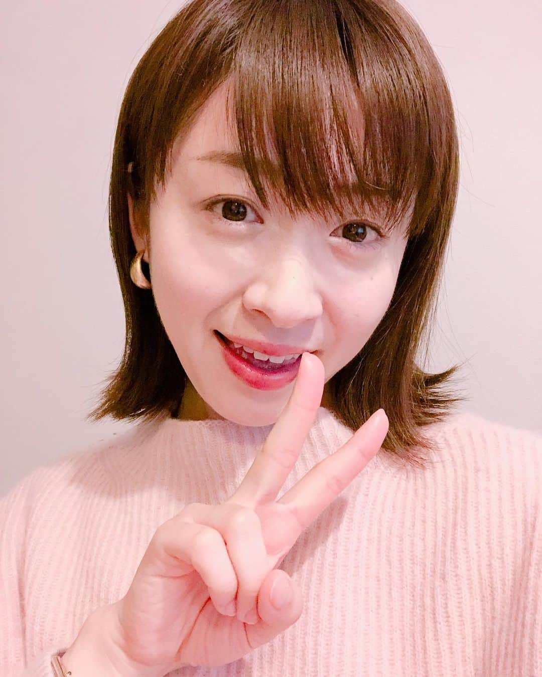 黛英里佳さんのインスタグラム写真 - (黛英里佳Instagram)「お久しぶりの更新になってしまいすみません😅  早速ですがお知らせです！  1月16日(木)〜21日(火)まで北海道帯広の藤丸7階催し会場にてミルクランド北海道の「ミルク&ナチュラチーズフェア2020」が開催されています🐮  そして18日(土)、19日(日)は私もトークショーに出演します😊  時間は両日とも12:00〜と15:00〜です。  美味しいミルクやチーズがたーくさん集まっていますので、ぜひぜひ足をお運びください🤗  私も今から買う気満々😤(笑)  お待ちしています☺️💕 #牛乳#チーズ#ミルク#ミルクランド北海道#帯広#寒いかな#寒いよね#久しぶりの帯広#楽しみ💕」1月16日 11時18分 - erikamayuzumi_official