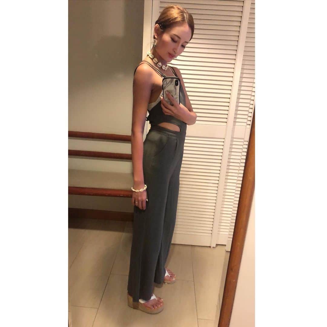 のインスタグラム：「焼けた…👩🏽‍🦰🌺 太った…🐽 元の食事量に戻さなきゃー🤣 . #guam #nikkoguam」