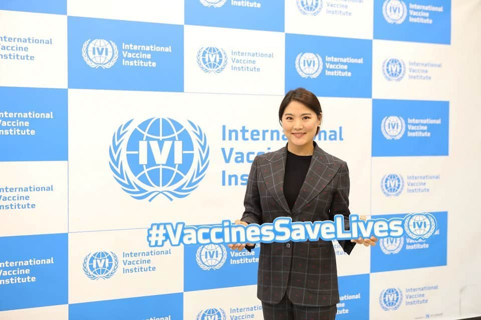 ユ・ソヨンさんのインスタグラム写真 - (ユ・ソヨンInstagram)「🙏 Vaccines can save the precious lives of children suffering from infectious diseases. I’m so grateful to be a part of IVI’s efforts to help them 아이들의 생명은 세상 그 무엇보다 고귀하며 백신으로 우리는 더 많은 생명을 구할 수 있습니다. IVI 국제백신연구소와 뜻깊은 나눔으로 함께 할 수 있어 감사합니다! 여러분도 많은 관심 가져주세요💕 #IVI #ivigoodwillambassador #GivingVac #ivisupport #ivi_friends #savelives #children #국제백신연구소 #홍보대사 #백신개발 #백신접종 #기빙백」1月16日 11時27分 - 1soyeonryu