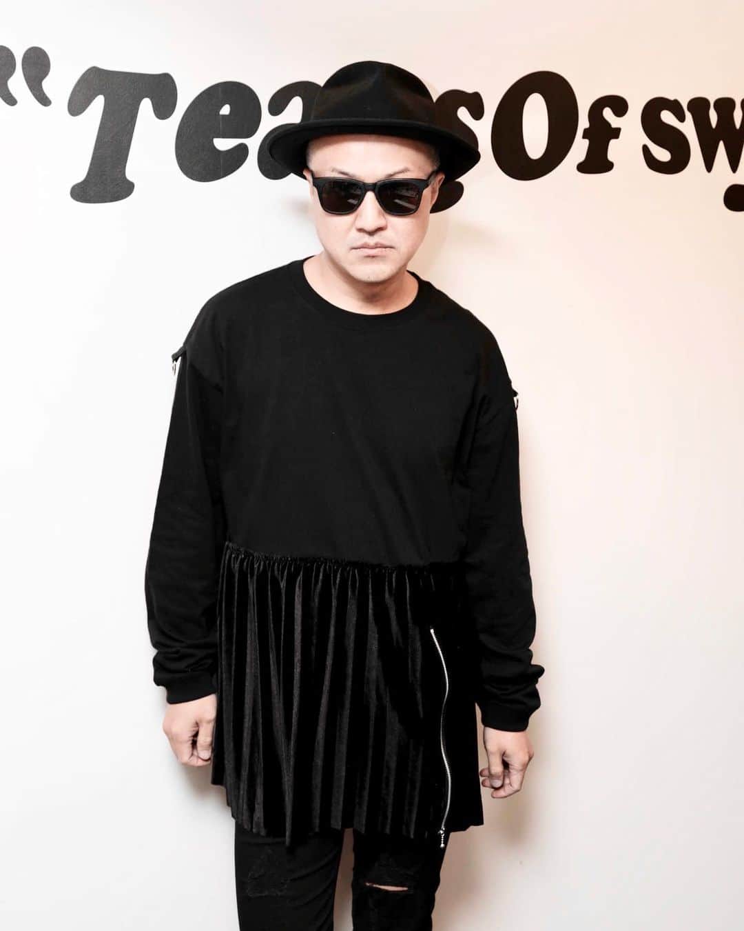 のインスタグラム：「TEARS OF SWAN-TEARS OF SWAN-PLEATS LONG SLEEVE T SHIRTS、SHORT SLEEVE T SHIRTSになります!! official webshopでもオーダー開始ですので宜しくお願い致します(^^)👕👗💻 (LONG SLEEVE) http://tears-of-swan.shop-pro.jp/?pid=148019058 (SHORT SLEEVE)  http://tears-of-swan.shop-pro.jp/?pid=148018976 (2月中旬販売開始)  @tears_of_swan  #tearsofswan  #tearsofswan_officialwedshop  #pleatstshirt  #bigtshirt  #longsleevetshirt  #tshirt #プリーツtシャツ  #ビッグt  #tシャツ」