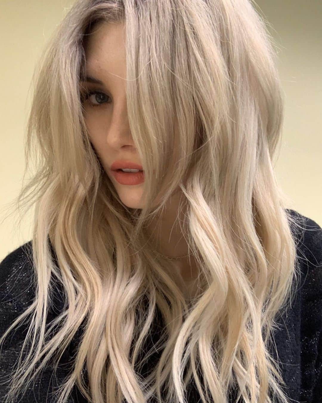 ジャーダン・ミラーのインスタグラム：「New year, new hair!  #HandTiedExtensions via @haleyhaines_」