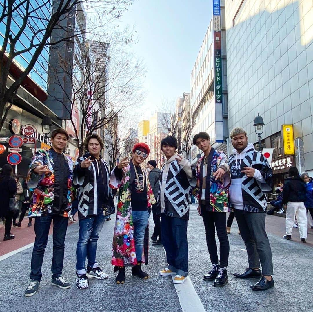 あっくんのインスタグラム：「#成人の日 は渋谷で餅つき大会でした！ 5年連続MCをやらさせてもらってます！ 餅は縁起物なので皆さんも年の始まりには食べましょう！ #新春餅つき大会 #渋谷区 #渋谷区観光大使 #あっくん　#祭男」