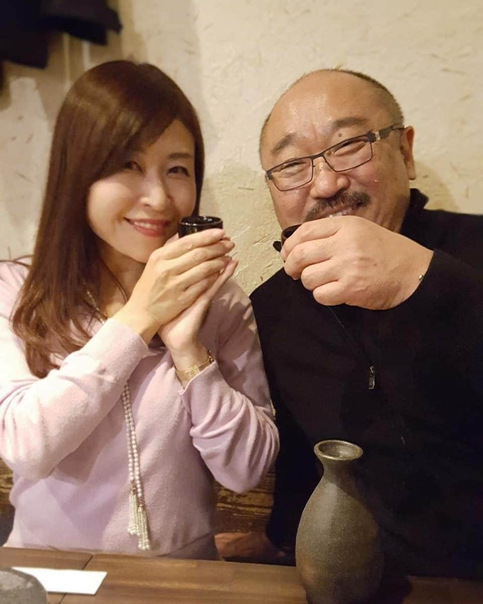 石塚かおりさんのインスタグラム写真 - (石塚かおりInstagram)「#聞酒#酒場#ぶらり酒  先週木曜日、今年最初の『北雪SAKE DlNNER聞酒』  ぶらり酒では、北雪酒造の羽豆会長と共に、新潟市中央区万代の「五郎 万代店」に。  女蟹、白子焼き。 日本酒に合わないわけがない。  そして、はまりにはまってしまったのが、ぬかいわし。  自分が、すっかりお酒飲みになってしまったのね…と、あらためて実感した新潟の夜でした。  #BSNラジオ 毎週木曜日 夕方5時15分からオンエア  今日は、沼垂テラスのおいしいものと、北雪で乾杯です。  #新潟#食べ歩き#飲み歩き#新潟居酒屋#古民家風#乾杯#はしご酒#日本酒#熱燗#蟹#白子#ぬかいわし#おつまみ  #商店街#新潟市#沼垂#お惣菜#猫  #食いしん坊万歳#日本酒好き#アナウンサー#新潟放送#石塚かおり」1月16日 11時55分 - kaori_ishizuka413