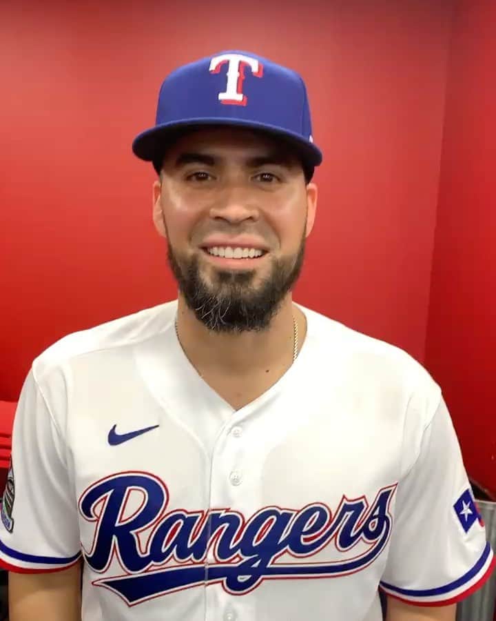 ロビンソン・チリノスのインスタグラム：「Happy  to be back home, see you soon fans #Rangers #home」