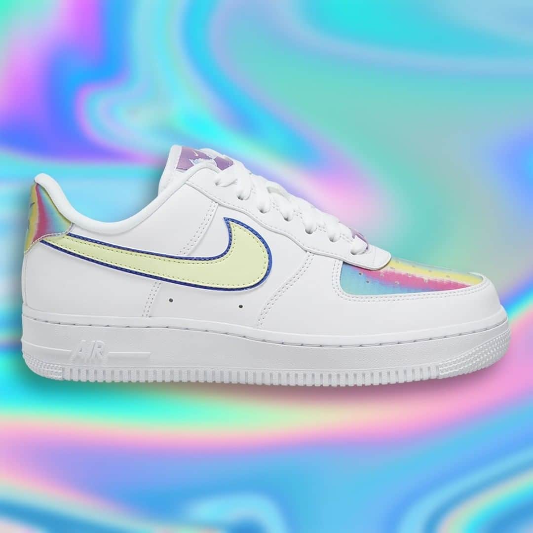 Sneaker Newsさんのインスタグラム写真 - (Sneaker NewsInstagram)「The annual tradition continues as Nike adds iridescent toe-boxes and heel-tabs for the upcoming Air Force 1 Low QS for the Easter holiday. Tap the link in our bio for a closer look.」1月16日 12時30分 - sneakernews