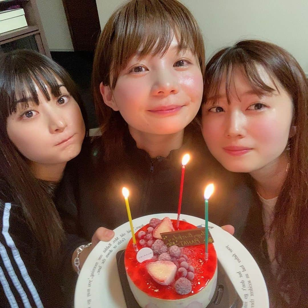 真奈さんのインスタグラム写真 - (真奈Instagram)「お誕生日ありがとうございます☺️ . 傍に居てくれる皆さんが 大切、大好き🥰 . かうんとだうん すきぴ達がしてくれました🎂 ありがと〜〜🥰💓 . これからも 宜しくお願い致します☺️ .」1月16日 12時31分 - manatmnt0116