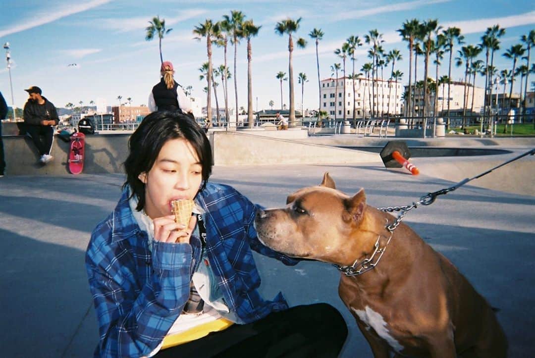 YOSHI（よし）さんのインスタグラム写真 - (YOSHI（よし）Instagram)「People I met in LA﻿ It was so much fun! Thank you!﻿ Don't have the pic with the shooting crew but thank you to the crew as well!﻿ ﻿ LAでのみんな﻿ たのしかった、ありがとう！﻿ 撮影してくれたチームと現地のみんなも写真ないけど、本当にありがとう！！﻿」1月16日 12時34分 - yoshi.226