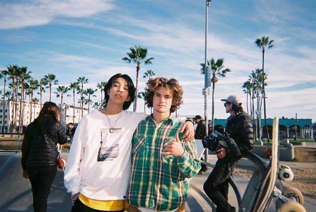 YOSHI（よし）さんのインスタグラム写真 - (YOSHI（よし）Instagram)「People I met in LA﻿ It was so much fun! Thank you!﻿ Don't have the pic with the shooting crew but thank you to the crew as well!﻿ ﻿ LAでのみんな﻿ たのしかった、ありがとう！﻿ 撮影してくれたチームと現地のみんなも写真ないけど、本当にありがとう！！﻿」1月16日 12時34分 - yoshi.226