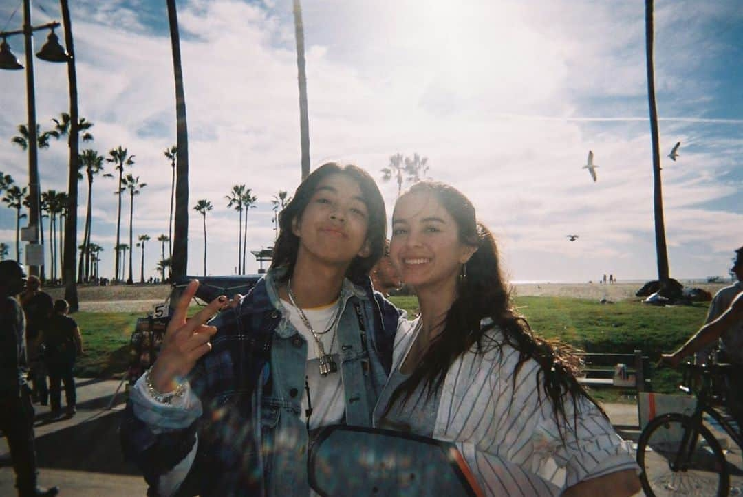 YOSHI（よし）さんのインスタグラム写真 - (YOSHI（よし）Instagram)「People I met in LA﻿ It was so much fun! Thank you!﻿ Don't have the pic with the shooting crew but thank you to the crew as well!﻿ ﻿ LAでのみんな﻿ たのしかった、ありがとう！﻿ 撮影してくれたチームと現地のみんなも写真ないけど、本当にありがとう！！﻿」1月16日 12時34分 - yoshi.226