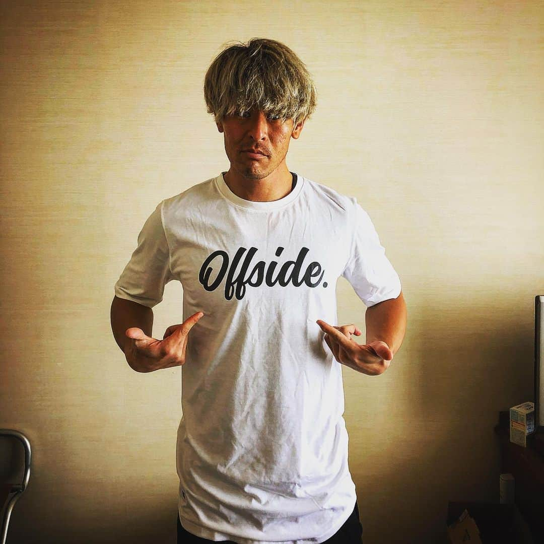 村山智彦のインスタグラム：「ㅤㅤㅤㅤㅤㅤㅤㅤㅤㅤㅤㅤㅤ  最近のお気に入り✨ デザインも着心地も最高👍 これは間違いないやつ。  #offside #offsidejapan #streetwear #sports #football #lovefootball #ストリートウェア #ルールに囚われない #一歩先へ #オフサイド #オフサイドジャパン ㅤㅤㅤㅤㅤㅤㅤㅤㅤㅤㅤㅤㅤ @offside_japan  ㅤㅤㅤㅤㅤㅤㅤㅤㅤㅤㅤㅤㅤ 👆🏼👆🏼👆🏼👆🏼👆🏼Check✅」