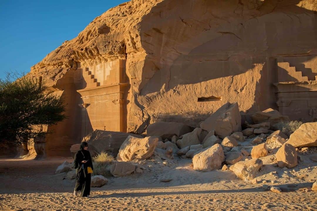 National Geographic Travelさんのインスタグラム写真 - (National Geographic TravelInstagram)「Photo by @tasneemalsultan | Last year, Saudi Arabia finally offered tourist visas. One of the highlights has been the Mada'in Saleh (Cities of Saleh) archaeological site located in the northwest of Saudi Arabia. The majority of the remains date to the Nabatean Kingdom (first century C.E.). Much of the site has only been open to tourists in the past year, and it will remain open until the first week of March. #saudiarabia #alula」1月16日 18時09分 - natgeotravel