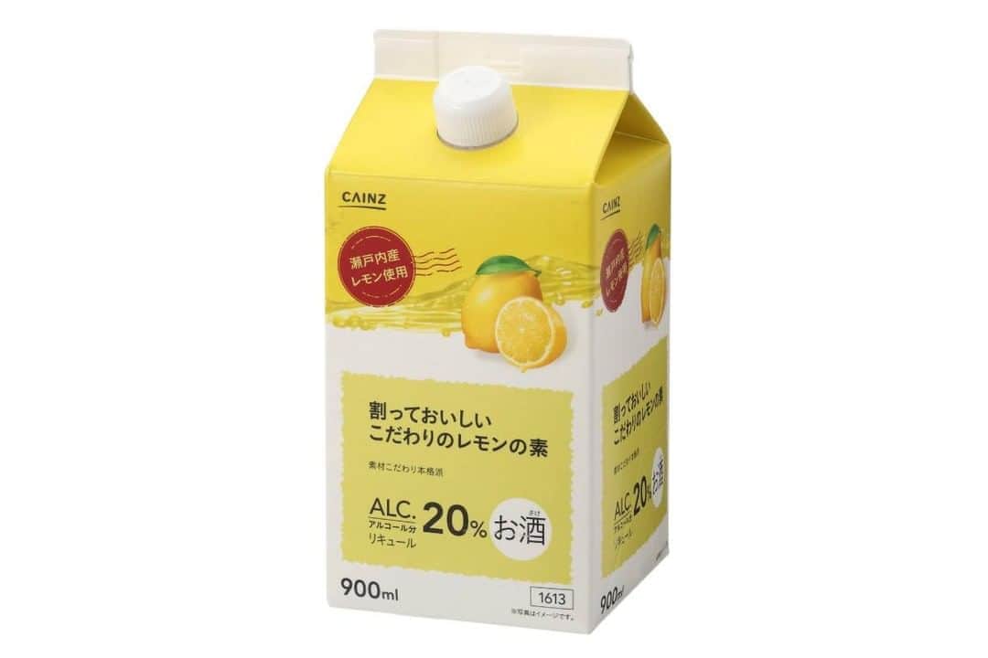 カインズさんのインスタグラム写真 - (カインズInstagram)「レモン生産量日本一を誇るみずみずしい瀬戸内産レモンを使用し、国産素材にこだわった本格派リキュール『割っておいしいこだわりのレモンの素』。天然のレモンピールを漬け込み、爽快な香りが特徴のアルコール度数20%リキュールです。 定番のソーダ割りやカクテルはもちろん、紅茶などに加えても楽しめます。他にもデザートとして、バニラアイスやヨーグルトにかけても、爽やかな大人の味わいに。 仲間との楽しい時間やくつろぎのひとときに、いかがでしょうか♪ . 割っておいしいこだわりのレモンの素 900ml 価格 780円(税込) . 詳しくはこちら https://www.cainz.com/shop/g/g4549509631613/ . ※一部店舗によりお取り扱いがない場合がございます。ご了承ください。 ※未成年の飲酒は法律で禁止されています。 . #割っておいしいこだわりのレモンの素 #レモンリキュール #酒 #ソーダ割 #炭酸水 #カクテル #レモン #レモンピール #国産 #lemonliqueur #liquor #sodasplit #sparklingwater #cocktails #lemon #lemonpeel #domesticproduct #cainz #cainzhome #カインズ #カインズホーム #くらしにららら」1月16日 12時43分 - cainz_official