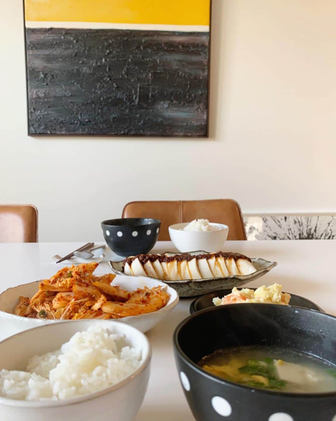 高木りなさんのインスタグラム写真 - (高木りなInstagram)「Today’s morning☀️😋💓 今朝はアッパとふたり朝ごはん。 キムチは無いけど白菜があったので、白菜のコッチョリ(浅漬け)を作りました。 #スンドュブ は#ヤンニョン をかけてそのまま生で頂いて。 スープは、#プゴク。 #ポテトサラダ はじゃが芋とサツマイモ、半々で作って長男くんのお弁当にも入れました。 오늘 #아침밥 #배추겉절이 #순두부 #감자고구마샐러드 #북어국 . #리나스테이블 #집밥 #おうちごはん #朝ごはん#韓国料理#rinastable #koreanfood #morning」1月16日 12時47分 - rinasvoyage