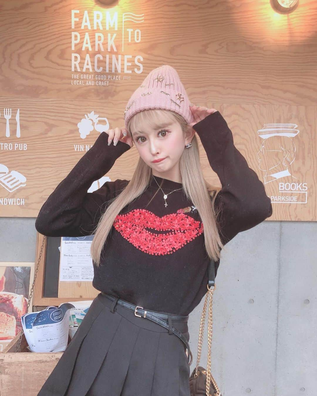 SHIHOさんのインスタグラム写真 - (SHIHOInstagram)「. . カジュアルな日🐶💛 . tops❤️ @selectshop_mariya  ニット帽❤️ @plastic_bunny_ . . . #fashion #fashionista #me #tokyo #japanese #japan #ootd #ootdfashion #selectshop #awfashion #ファッション #コーデ #コーティネート」1月16日 13時03分 - cham_pipi