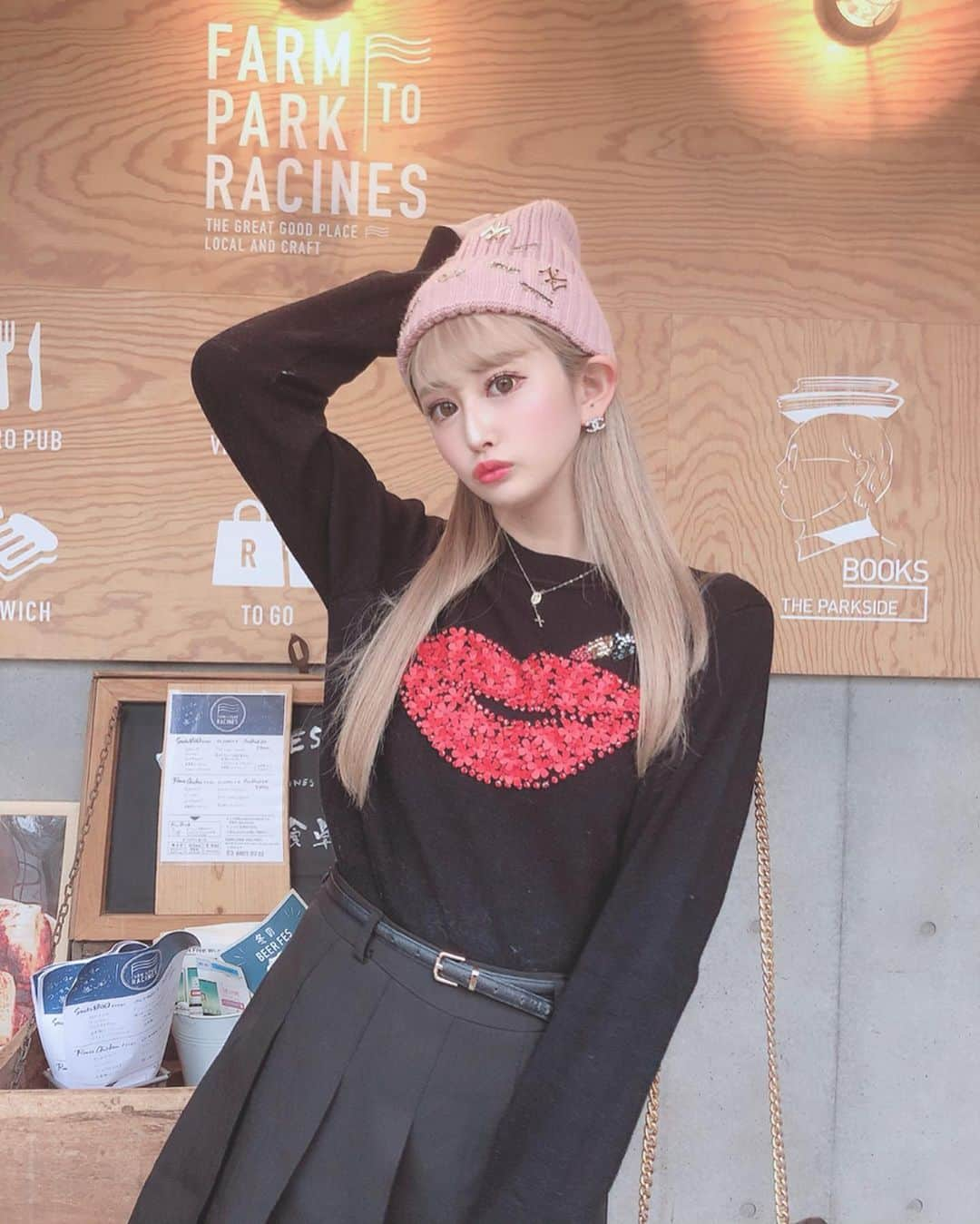 SHIHOさんのインスタグラム写真 - (SHIHOInstagram)「. . カジュアルな日🐶💛 . tops❤️ @selectshop_mariya  ニット帽❤️ @plastic_bunny_ . . . #fashion #fashionista #me #tokyo #japanese #japan #ootd #ootdfashion #selectshop #awfashion #ファッション #コーデ #コーティネート」1月16日 13時03分 - cham_pipi