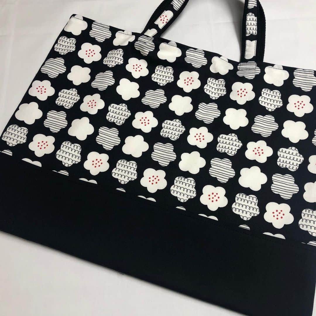 Diy Soho手作り倉庫さんのインスタグラム写真 - (Diy Soho手作り倉庫Instagram)「レッスンバッグのモノトーンコレクション お揃いのシューズケースも作っています。 新一年生のピカピカさんにもモノトーンは、可愛い❤️ #モノトーン #レッスンバッグ #新一年生 #入学準備」1月16日 13時12分 - diy_soho2