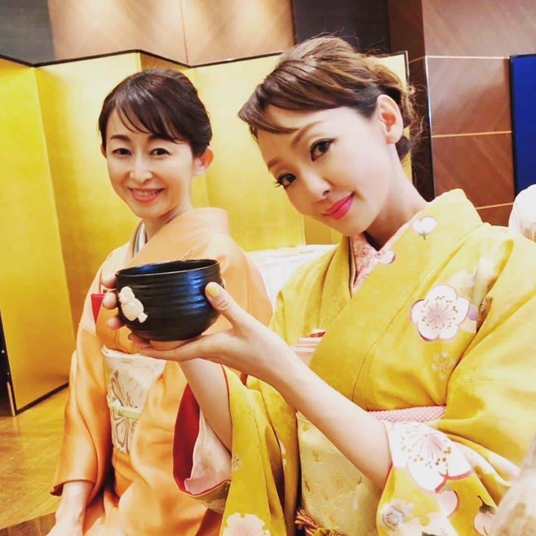 のインスタグラム：「お初釜💕 萬田久子さん💕松本志のぶさん💕中島史恵ちゃん💕始め色々な分野でご活躍されているお茶のメンバー💕なだけにお着物姿も大変美しくて素晴らしい景色を見せてくれました😍 #お初釜#みんなでお着物#お着物#ちゃこちゃん#美しい#女優#萬田久子 さん#フリーアナウンサー#松本志のぶ　さん#中島史恵 ちゃん#和装#訪問着#kimono#japanesekimono #teaceremony#神田うの#unokanda#uno#ホテルニューオータニ東京#hotelnewohtani#newohtani#newohtanihotel#ニューオータニ#ニューオータニ東京」